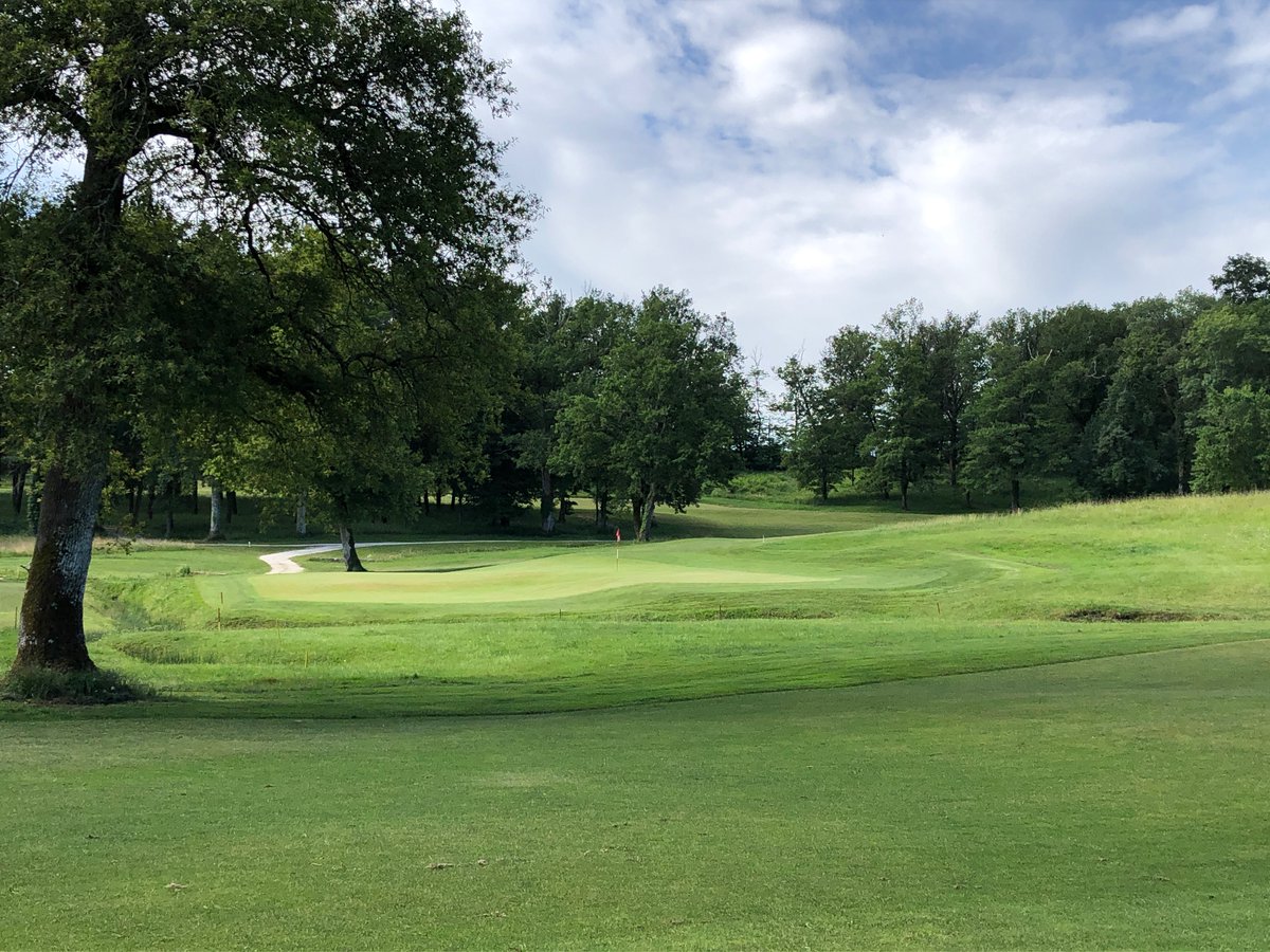 Lest anyone thinks that Doak and Co only produce one aesthetic, I’d encourage them to see St Emilion, which is about as no frills as it gets, yet, produces incredibly interesting golf!