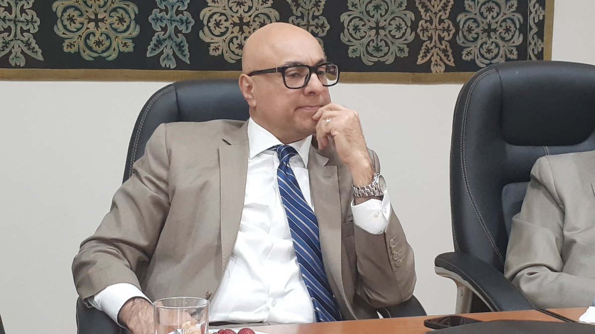 AslanSDKV's tweet photo. Met @AliVelshi, an award winning american journalist, host of "Velshi" and Chief Correspondent for MSNBC. He says there is "no solution" for media as a business in future so far. By the way, in #Kyrgyzstan independent media has to operate in ubnormal business environment https://t.co/BlptZTaj9Q