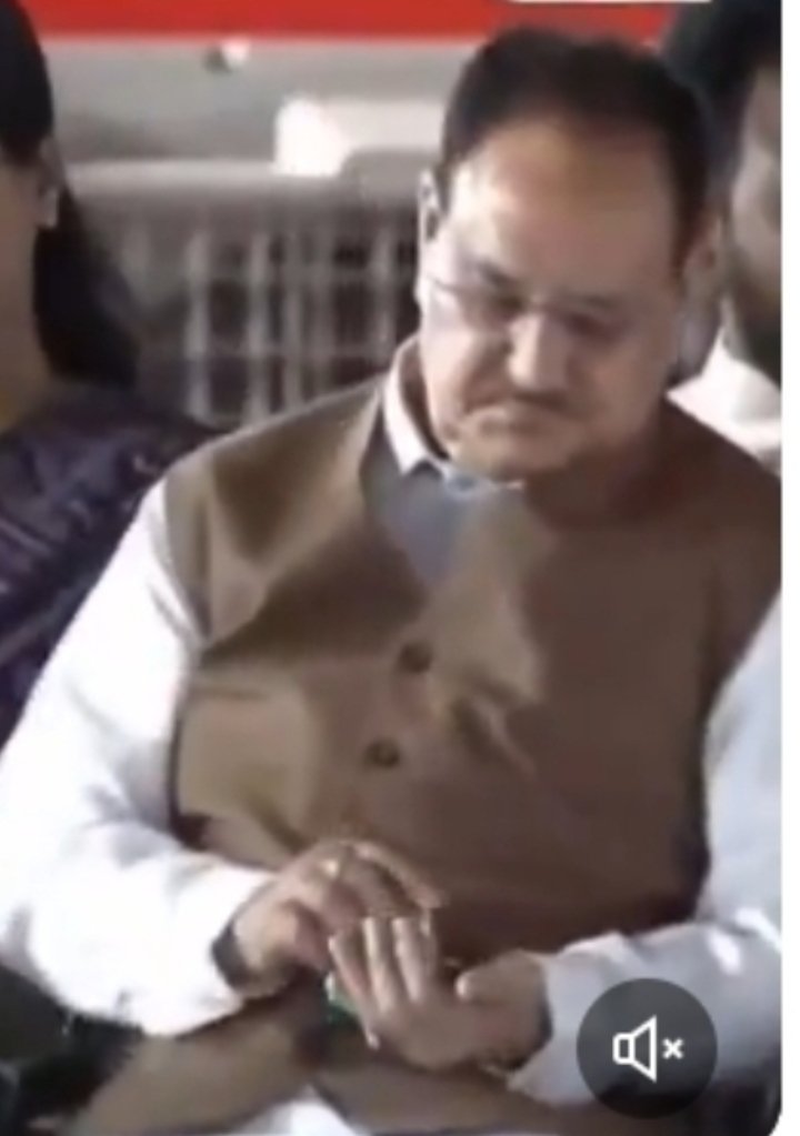 Iam_MKharaud's tweet image. देख रहा है न बिनोद........!! #स्वास्थ्य_मंत्रालय