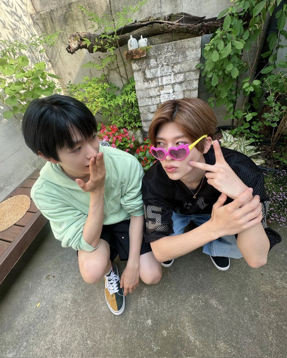 Sion hyung and I are such comedians when we take selfies together. We always make the funniest faces and do the most ridiculous poses, because you know, we're just so naturally hilarious. We should probably get our own comedy show or something, we're just that good.