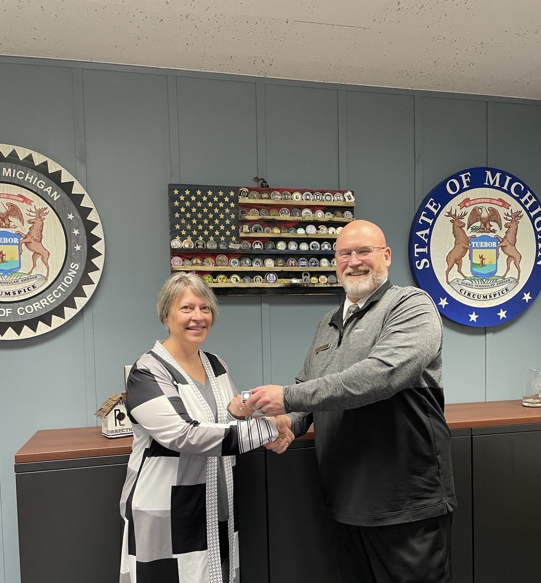 MichiganDOC's tweet photo. Muskegon Correctional Facility Warden James Schiebner presented Prison Counselor Johanna Bets with her 20-year service pin. We join Warden Schiebner and the MCF staff in thanking her for her years of service to #TeamMDOC! #EmployeeAppreciation #StaffShoutOut https://t.co/bwHrN8yb7M