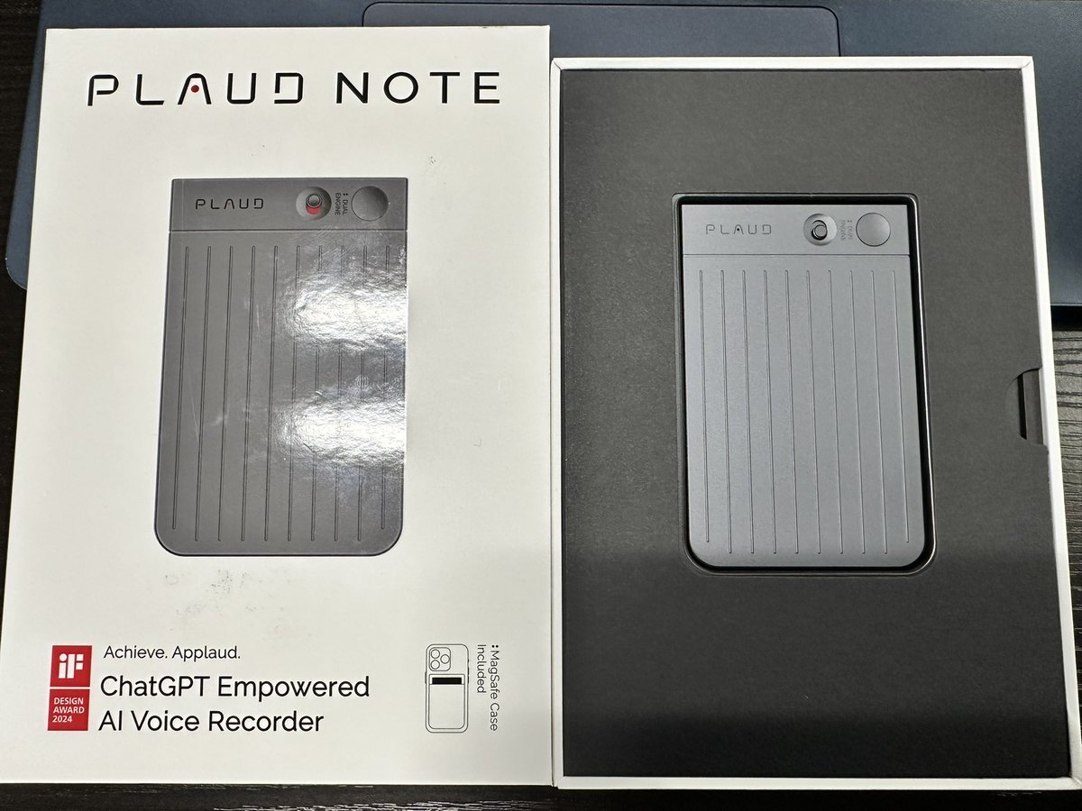 ARK__Group's tweet image. 【#自動議事録作成】
ついに買ってみました！！
「PLAUD NOTE」

会議中の音声録音して→文字起こし→AIによる自動要約
してくれるツール️📝

実際に使ってみたら多少誤字はありつつも実用レベル✨️

これで漏らさず記録出来て、作成時間削減して効率化できそうです😆

 #plaudnote 
 #業務効率化