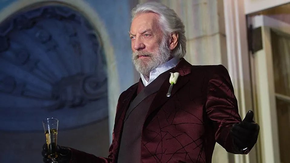 ManletThorin's tweet photo. I’m siding with whoever has the best drip, and that’s usually not “The Resistance” https://t.co/zukY4iVyfH