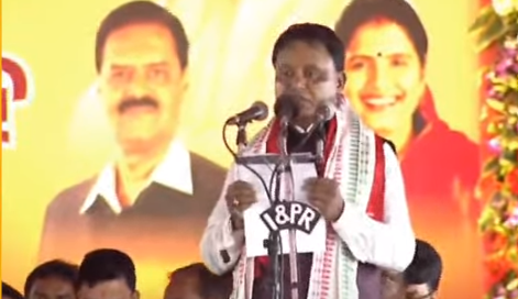 NandighoshaTV's tweet photo. ଓଡ଼ିଶାର ନୂଆ ମୁଖ୍ୟମ���୍ତ୍ରୀ ଭାବେ ଶପଥ ନେଲେ ମୋହନ ଚରଣ ମାଝୀ । ରାଜ୍ୟପାଳ ରଘୁବର ଦାସ ତାଙ୍କୁ ପଦ ଓ ଗୋପନୀୟତାର ଶପଥପାଠ କରାଇଛନ୍ତି । #Odisha #CMOathTaking #NewCM #MohanMajhi #NandighoshaTV https://t.co/9BjGSbfA9y