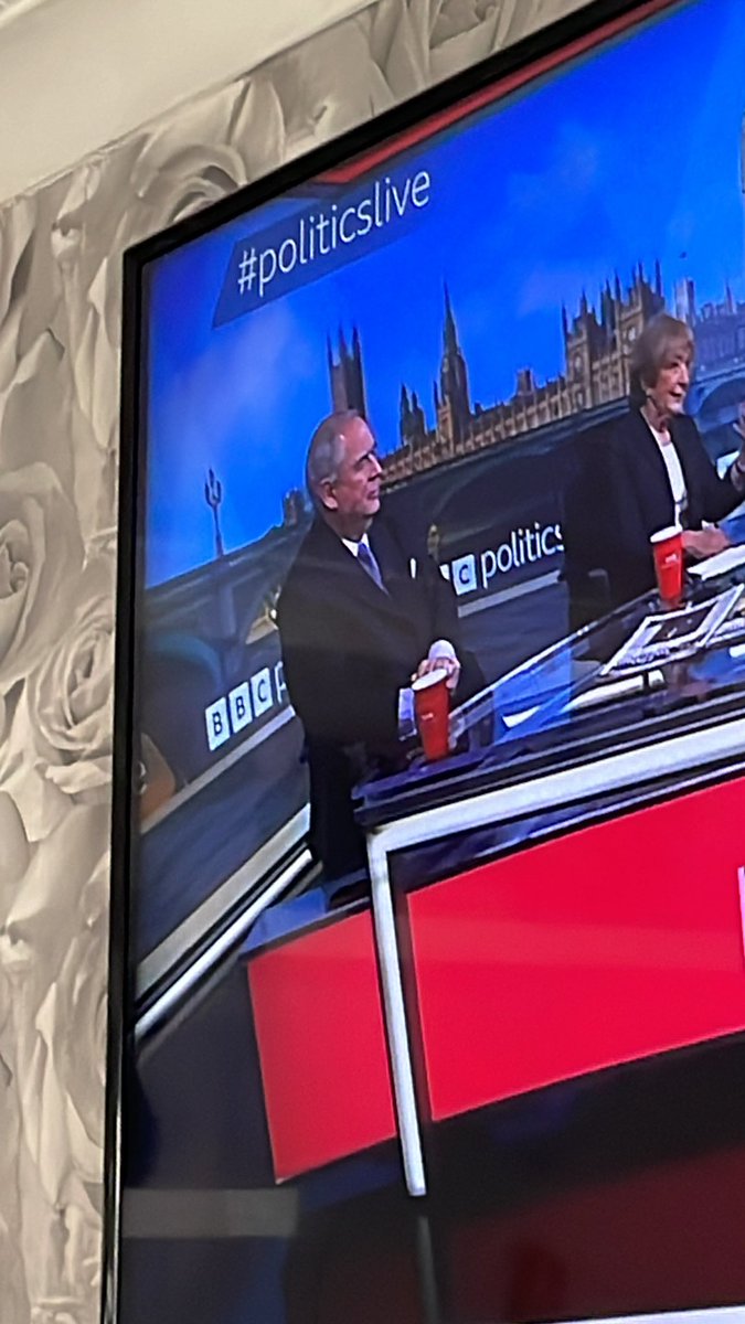 bestbuddybob's tweet photo. #politicslive this person on the left just needs to shut up🤫 and his smug 😏 little smile when he try’s to cut in is very annoying. https://t.co/kl1pOt85HF