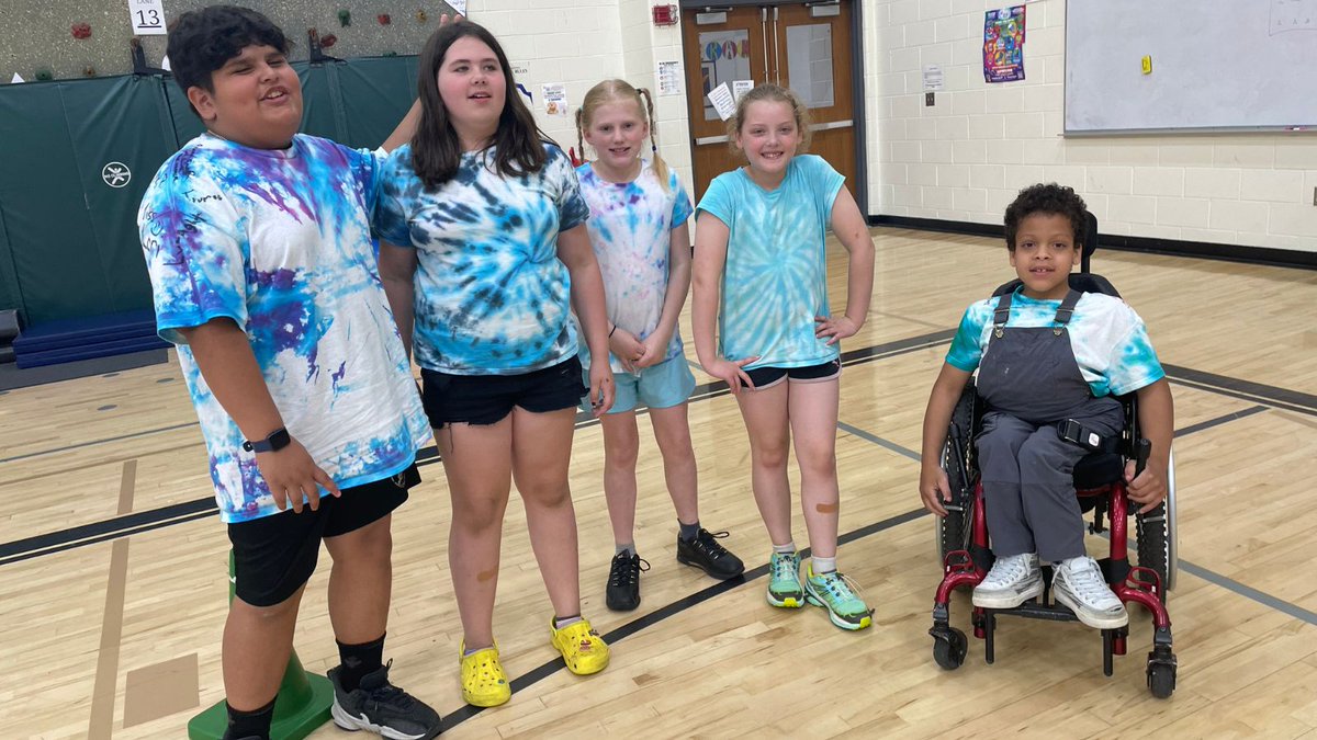 ETCSD's tweet photo. Mrs. Baumeister’s class had a blast at fourth grade’s field last week. Prior to the competition, students tie dyed shirts to represent their class. 💙 Thank you to Mr. Peloquin for creating such a wonderful end of year celebration for our students! #ETlearningignitED https://t.co/rprESxK4y1