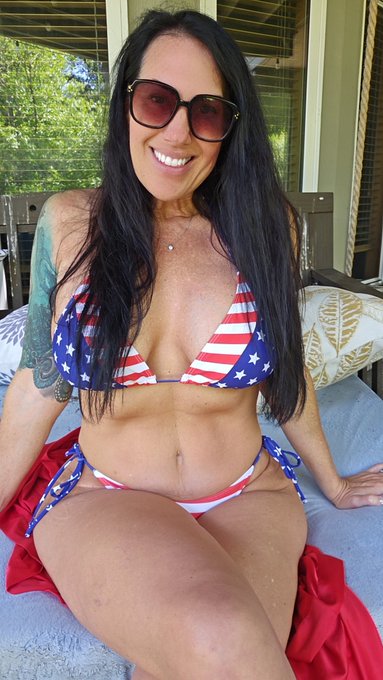 Let's do Woman Crush Wednesday.🥰 Who are some of your favorite women on Twitter? Tag them so I can check