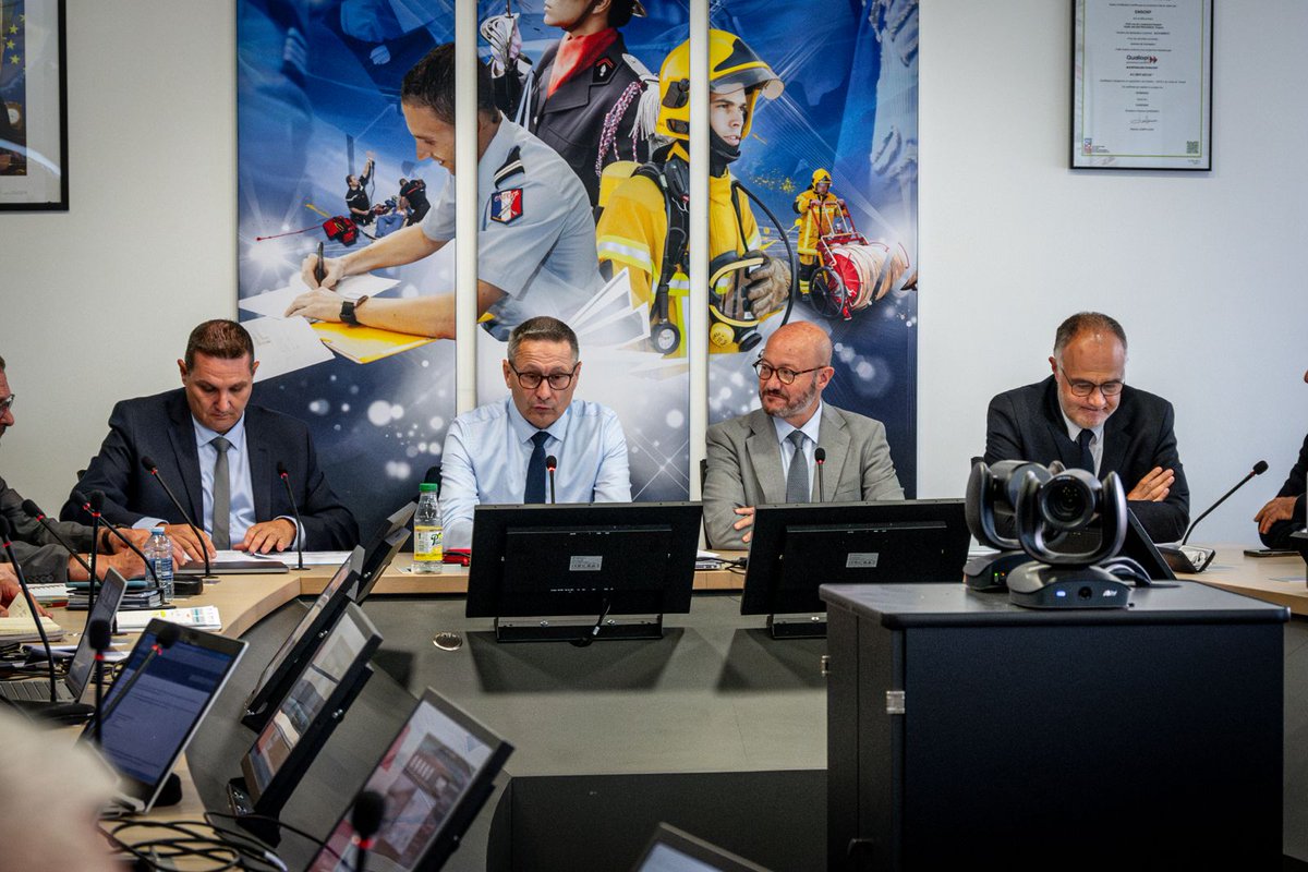 BoslandJP's tweet photo. La candidature pour l'organisation du 133ème congrès national des @PompiersFR est portée par la @gironde en présence de son président Jean-Luc Gleyze, de Marc Vermeulen, directeur du #SDIS33, de @Brunner33510, président @udsp_gironde et de Philippe Harguendeguy, chef de pôle opérationnel.

Candidature retenue pour 2027 !