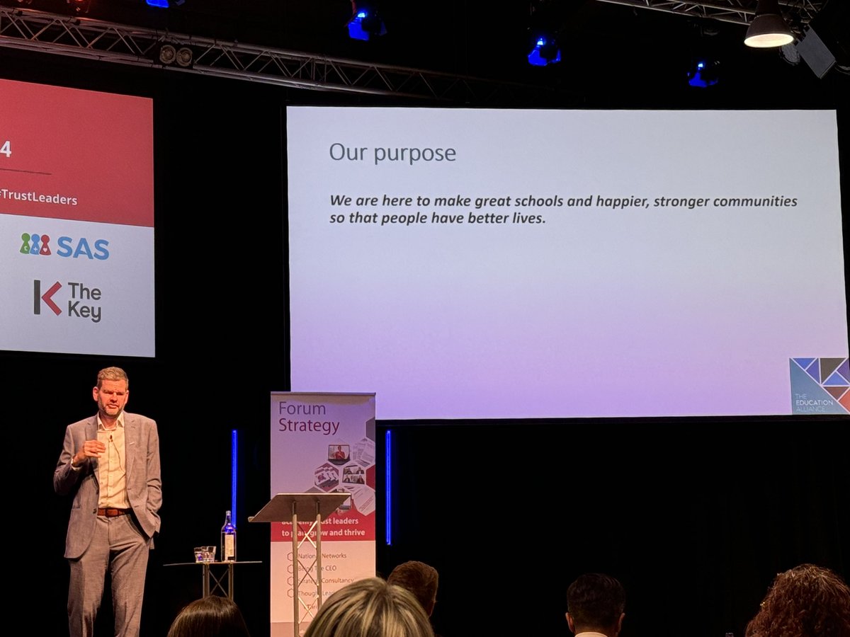 CrawfordMatt77's tweet image. Always good to listen to @JonnyUttley Not only has he got great taste in football teams and pop stars but leads a fabulous trust that has stood out for the way they treat their staff. #LoveLearningLoveLife #ThrivingTrusts