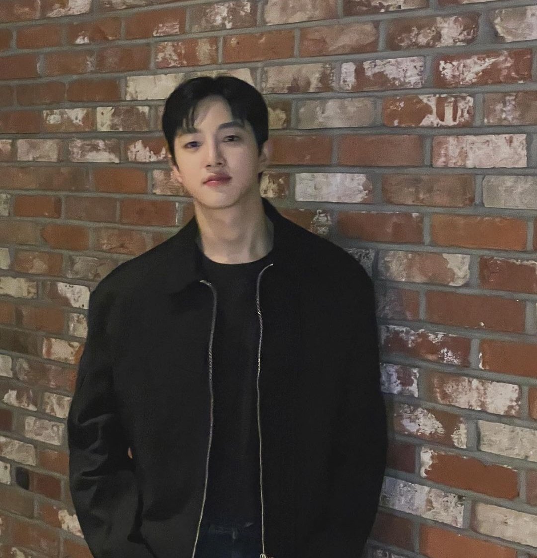 itsbibuyaa's tweet photo. - Alpha - 
sekyung yiheon au 
abo-verse. 

Omega gila mana yang maksa masuk kosan khusus Alpha dan nyamar jadi Alpha cuma buat ngirit ongkos ke kampus? Ya cuma Kian yang berani. Mana kamarnya sebelahan sama Alpha psikopat kaya Razan!

from highschool return of a gangster au. https://t.co/g1H8Pq2DOX