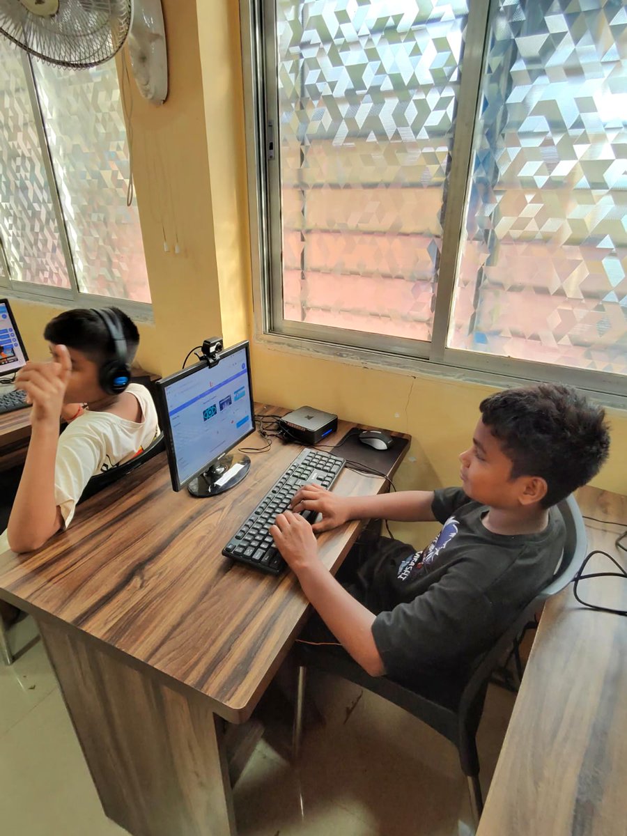 TeachtoEarn's tweet image. Our #T2EPOD class at Badhwar Park is buzzing with young minds mastering the world of computers! 🌐💻 Learning today, leading tomorrow. 🌟 Call us to join at +91 9619560690
#DigitalLiteracy #ComputerEducation #TechForKids #LearningIsFun #BadhwarPark #FutureLeaders