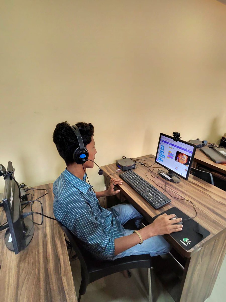 TeachtoEarn's tweet image. Our #T2EPOD class at Badhwar Park is buzzing with young minds mastering the world of computers! 🌐💻 Learning today, leading tomorrow. 🌟 Call us to join at +91 9619560690
#DigitalLiteracy #ComputerEducation #TechForKids #LearningIsFun #BadhwarPark #FutureLeaders