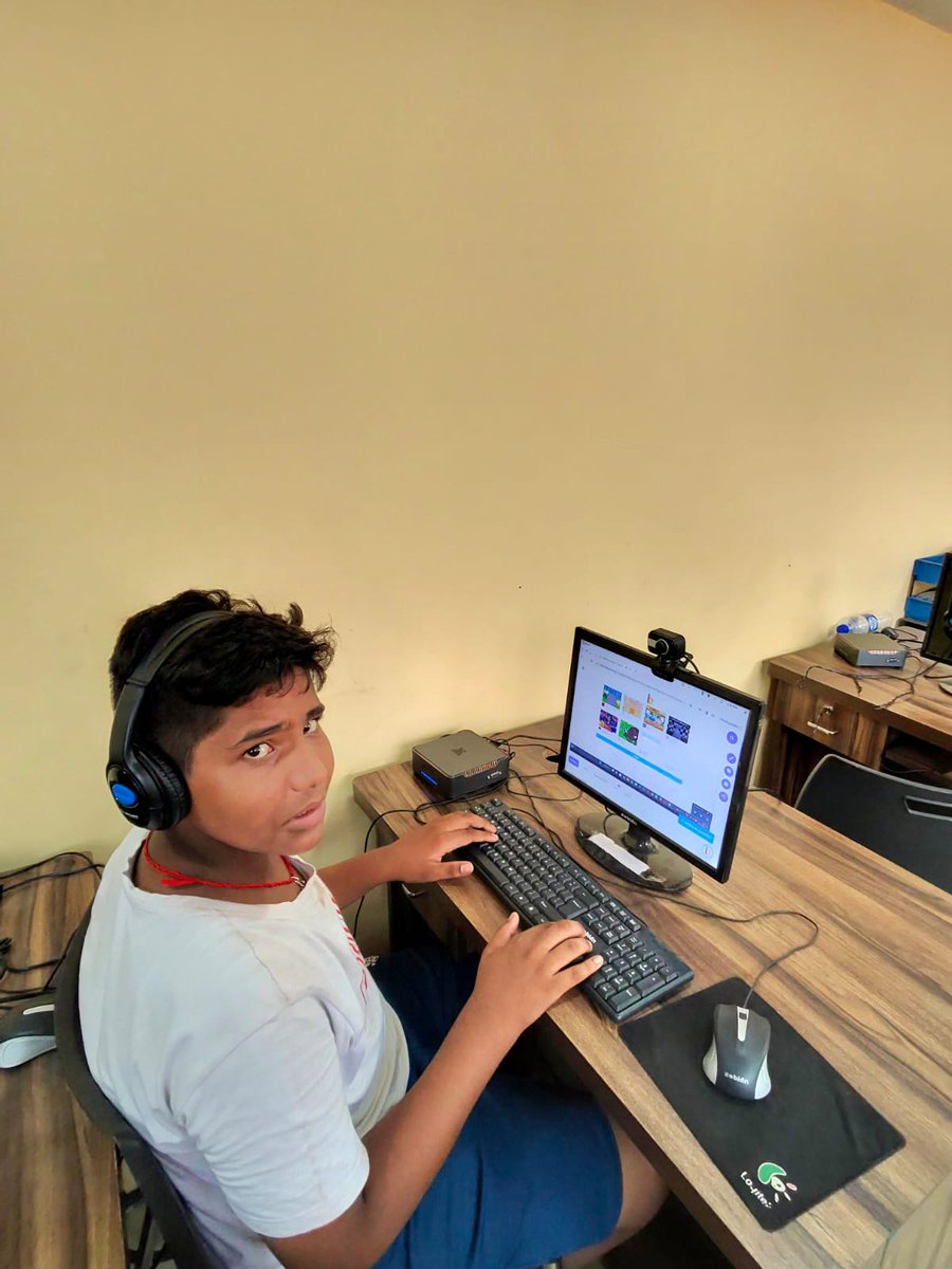 TeachtoEarn's tweet image. Our #T2EPOD class at Badhwar Park is buzzing with young minds mastering the world of computers! 🌐💻 Learning today, leading tomorrow. 🌟 Call us to join at +91 9619560690
#DigitalLiteracy #ComputerEducation #TechForKids #LearningIsFun #BadhwarPark #FutureLeaders