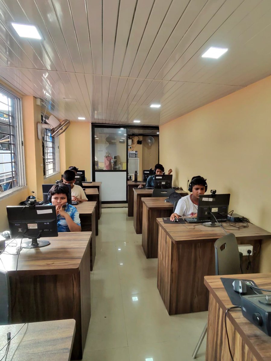 TeachtoEarn's tweet image. Our #T2EPOD class at Badhwar Park is buzzing with young minds mastering the world of computers! 🌐💻 Learning today, leading tomorrow. 🌟 Call us to join at +91 9619560690
#DigitalLiteracy #ComputerEducation #TechForKids #LearningIsFun #BadhwarPark #FutureLeaders