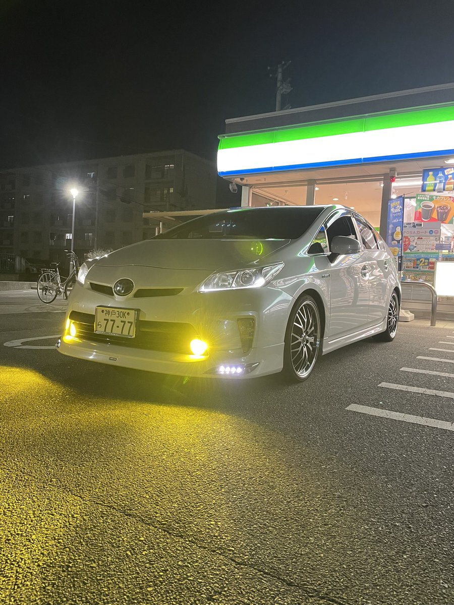 toki1079812's tweet photo. なっちゃんがホイール買ってくれてん！！
見てやマジでバカ渋いて
テンション爆上がりやて
あとは車高を5cmくらいに落としたい https://t.co/sxFk6xqHPx