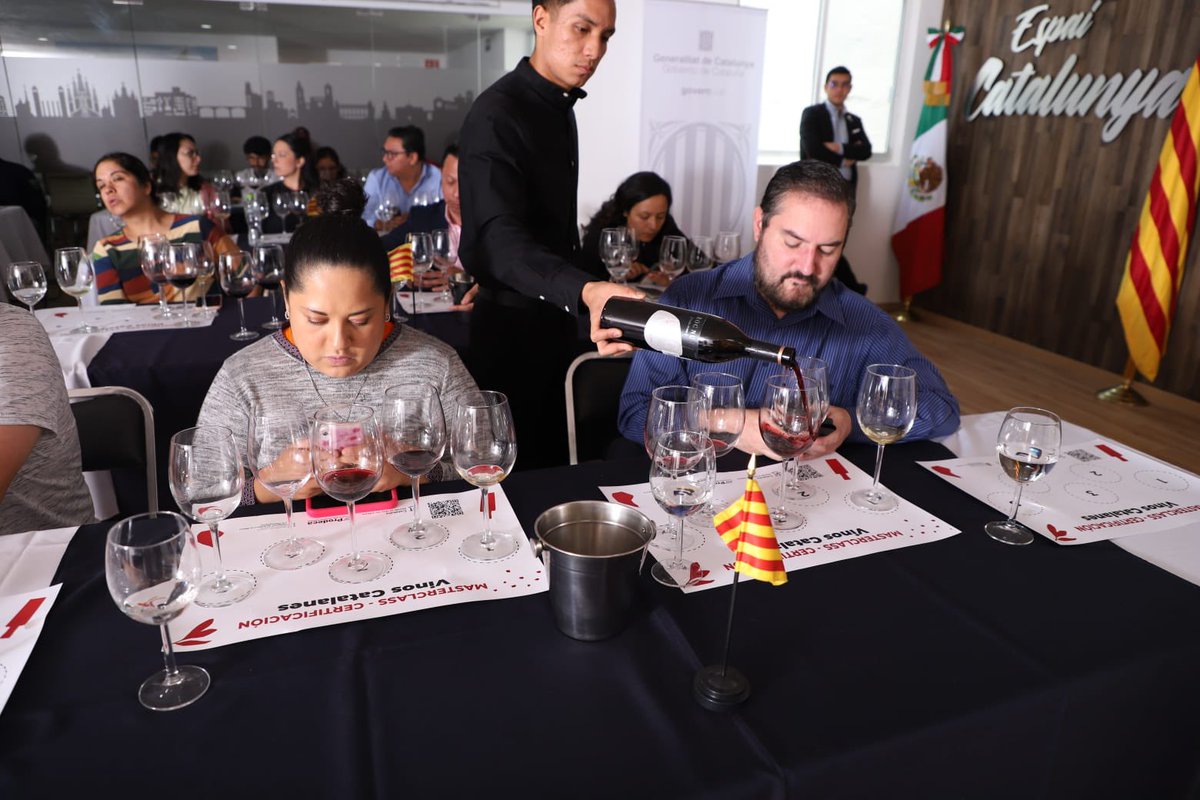 prodeCAT's tweet photo. 🍇 El vi és cultura a Catalunya i avui ho fem arribar a Mèxic amb una certificació Master Class de vins catalans @DOConcaBarbera @DO_CostersSegre

🍇@Catalonia_MX i @ProdeCAT hem impulsat la quarta edició d'enguany amb 36 professionals mexicans inscrits https://t.co/Son6AnswWa