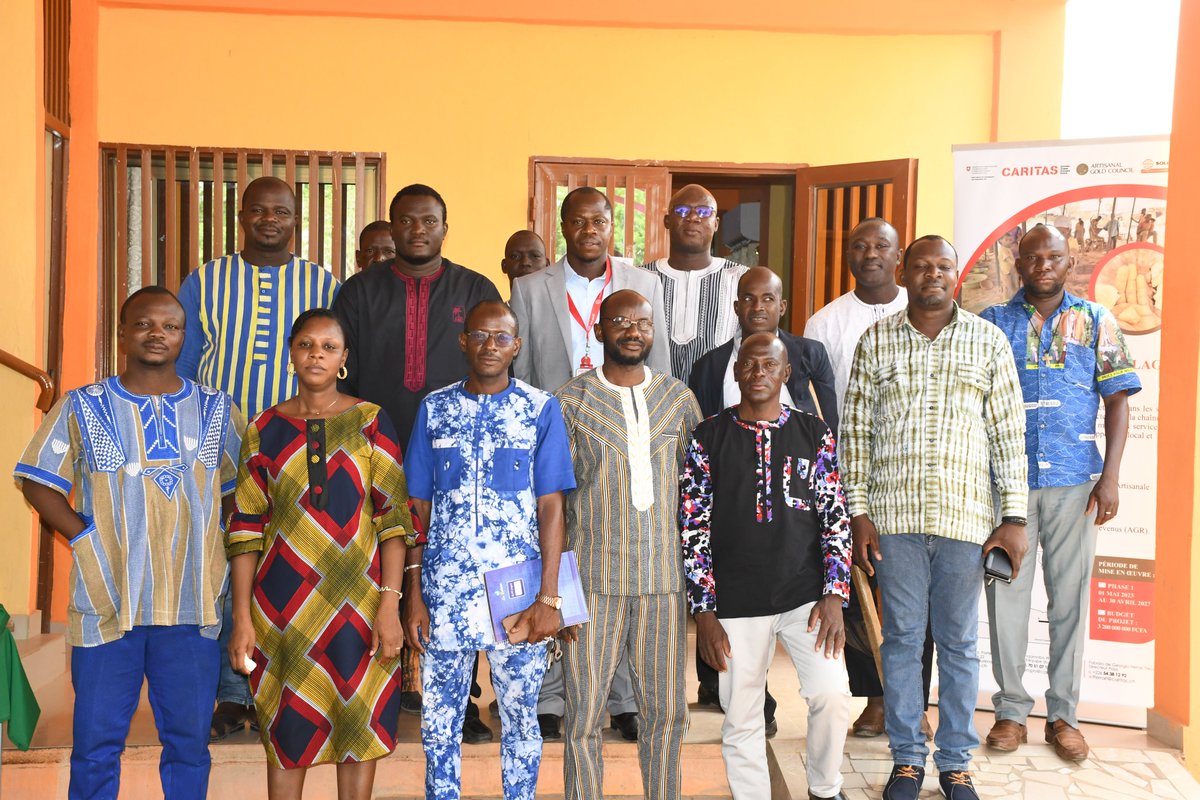 SolidarSuisseBF's tweet image. #Gouvernance_locale inclusive et durable de l’#Exploitation_minière artisanale à petite échelle (#EMAPE) : le #projet #OR outille les #collectivités_territoriales sur les mécanismes. 
𝗘𝗻 𝘀𝗮𝘃𝗼𝗶𝗿 𝗽𝗹𝘂𝘀 𝗶𝗰𝗶👇
urlr.me/B81Cz