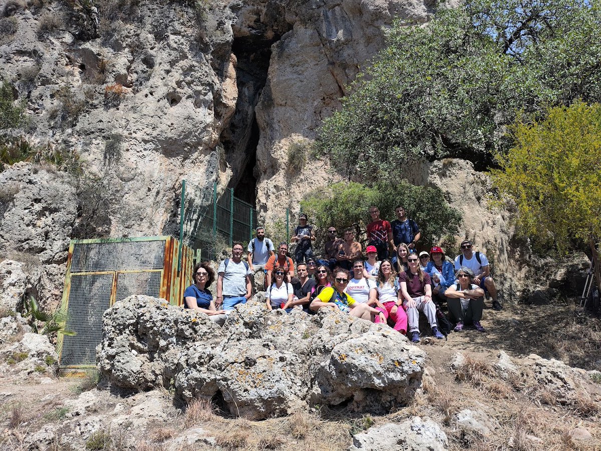 CEFIREambitHiS's tweet photo. 🏁 Del 22 al 25 de maig, el #CEFIREGandia juntament amb l'Ajuntament de #Gandia van celebrar les jornades La Cova Parpalló-Borrell com a recurs didàctic amb l'objectiu d'apropar el patrimoni natural i cultural als docents La Safor-Valldigna #HumanisticiSocial @GVA_Cefire https://t.co/CjY3NMPQdT