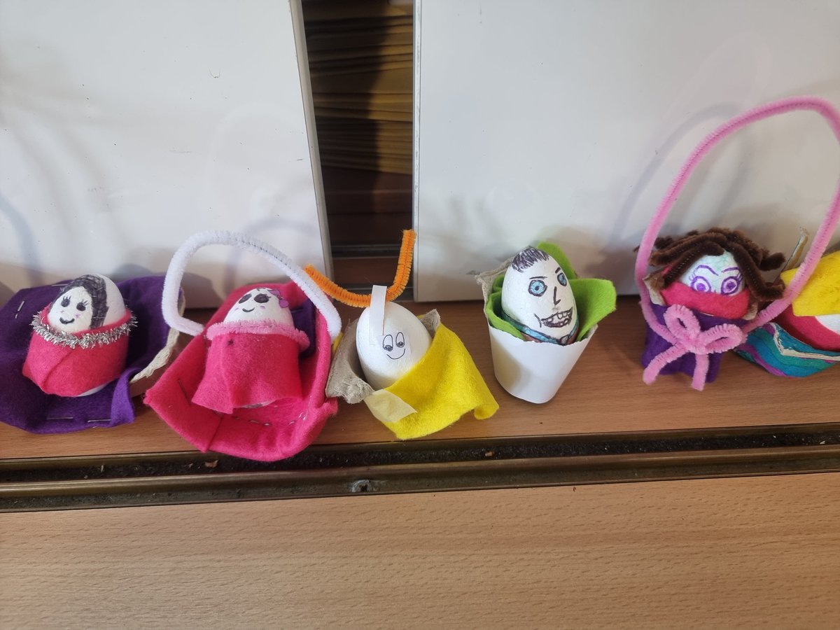 HWBStrathaven's tweet photo. Our Level 6 Mental Health &amp; Wellbeing class have been learning about Attachment theory this week. They now must take care of their 'egg babies' to demonstrate the principles learnt. Amazing work from everyone! https://t.co/VC5Dyg1Uo4