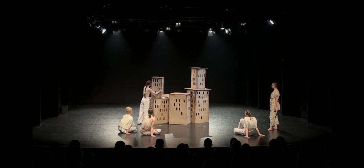Charlemagne Youth Prize winner, Anastasia Krasnoshchoka, delivered two performances of ‘Flowers Also Cry’ in support of Ukraine, in collaboration with the #YEUFproject in Stockholm, Sweden on 12th May and Tampere, Finland on 21st May. @KarlspreisAC 
ecypalumni.eu/news/