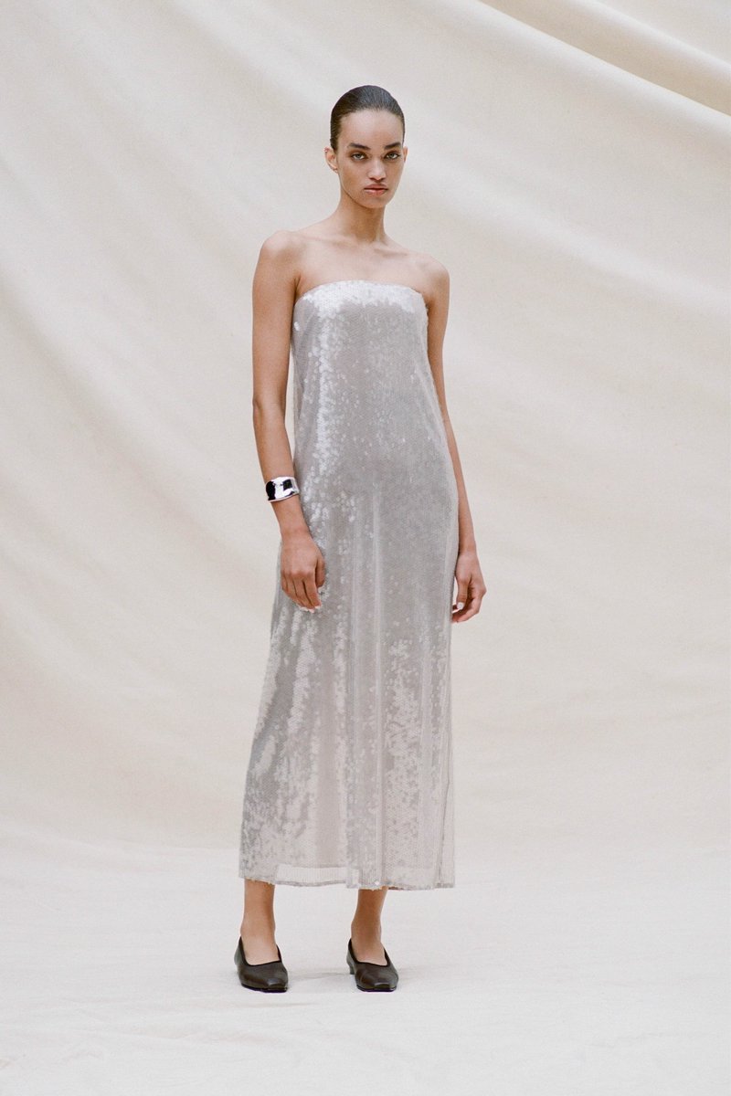 kendam_com's tweet image. Staud Resort 2025 collection lookbook (31 outfits) kendam.com/news/lookbooks…

#Staud #Resort2025 #Lookbooks #Fashion #Kendam