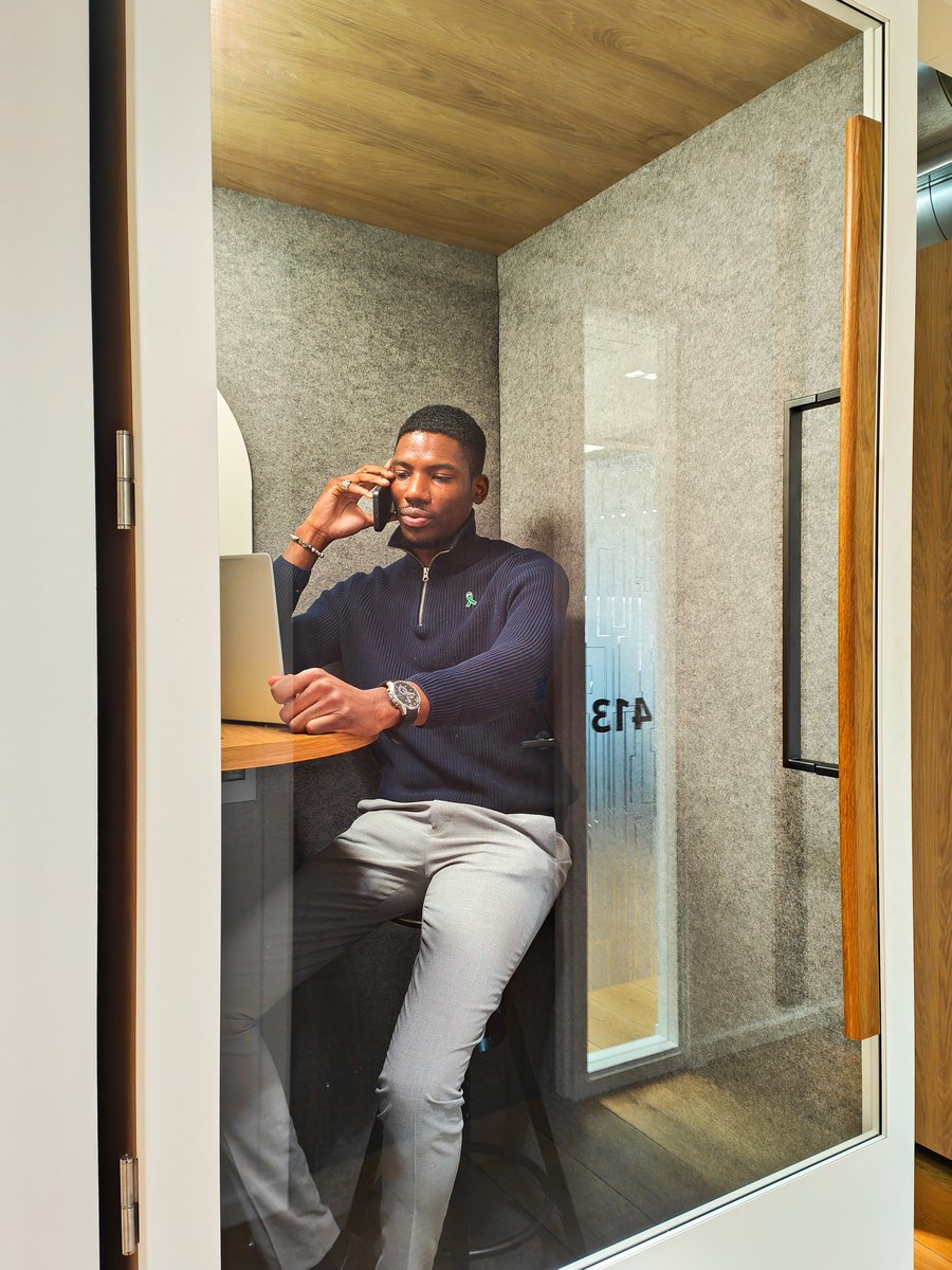 usandcowork's tweet image. Shut the door and shut out the noise. 🚪🔕

Our phone booths are the perfect escape for a little privacy in your workday. #WorkInPeace #PrivacyAtWork #FocusTime #OfficeLife