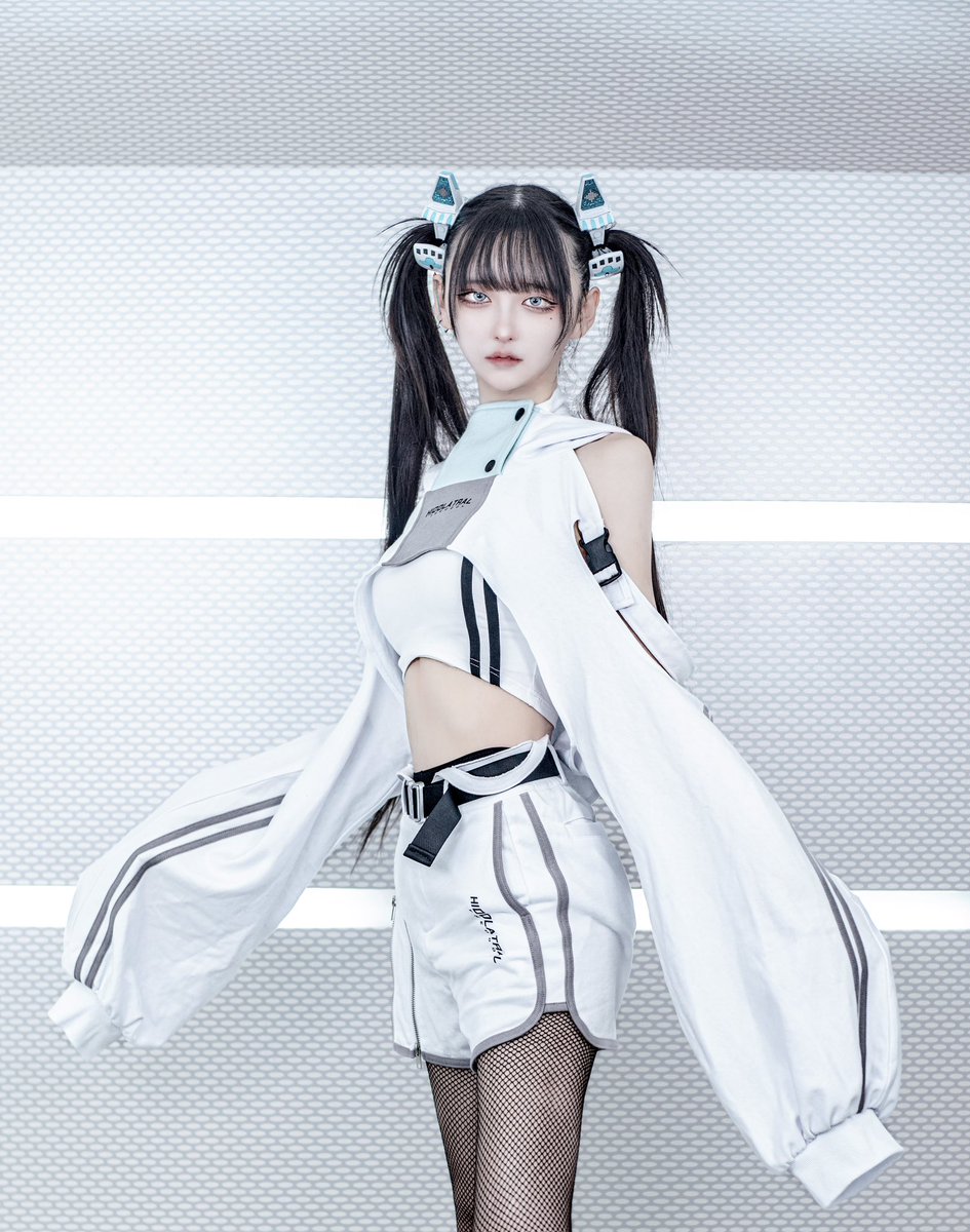 《おしらせ》

この度
セレクトショップ《RoyalFlash》さんにて
テオドール商品の取り扱いが決定！

それに伴い、デザイナー来店イベントを行います！

神宮前店にてデザイナー・高嶺ヒナが
15:00~18:00の時間帯に店頭に立ち、
ご来店のお客様に接客させて頂きます。

是非お立ち寄りください❤︎