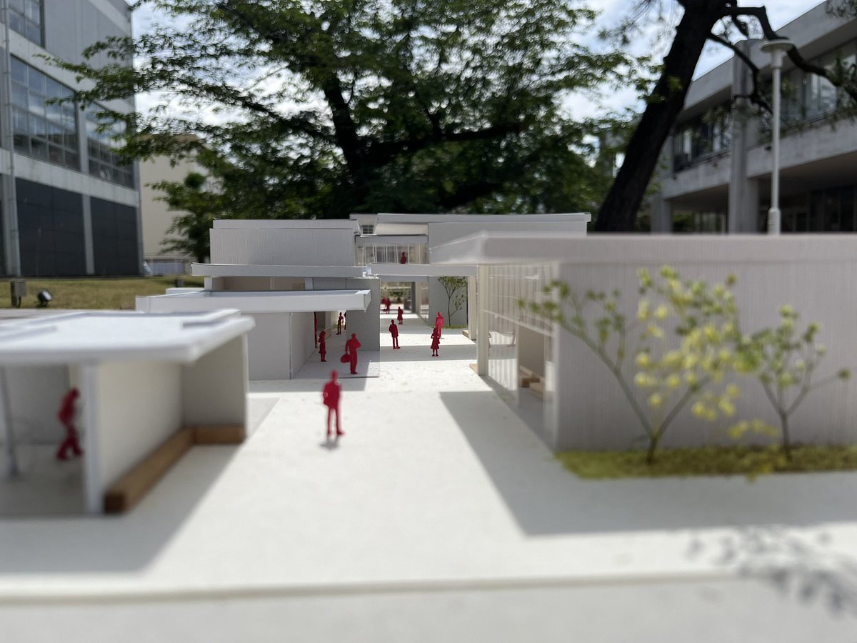 o_m_arch's tweet photo. 都市複合施設課題
お手伝いのおかげでなんとか終わらせることができた。講評はゲストクリティークの川島先生から四辺のインターフェイスの思考の仕方や地域性にあった建築の提案の話���頂いてとても面白かった！ https://t.co/X0V9pFbhku
