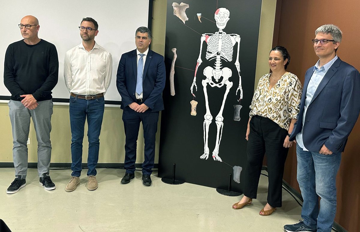 UPV/EHU (@upvehu) on Twitter photo Bizkaiko zaharrenak diren giza aztarnak aurkitu dituzte, duela 150.000 urtetik gorakoak. <a href="/AsierGOlivencia/">Asier Gómez Olivencia</a> ikerketa-taldeak deskubritu dituen "Andereren", 150.000 urtetik gorako neandertalaren, aztarnak Bizkaiko emakumerik zaharrenarenak izan daitezke.
➡️ehu.eus/eu/-/upv-ehuko… Bizkaiko zaharrenak diren giza aztarnak aurkitu dituzte, duela 150.000 urtetik gorakoak. <a href="/AsierGOlivencia/">Asier Gómez Olivencia</a> ikerketa-taldeak deskubritu dituen "Andereren", 150.000 urtetik gorako neandertalaren, aztarnak Bizkaiko emakumerik zaharrenarenak izan daitezke.
➡️ehu.eus/eu/-/upv-ehuko…