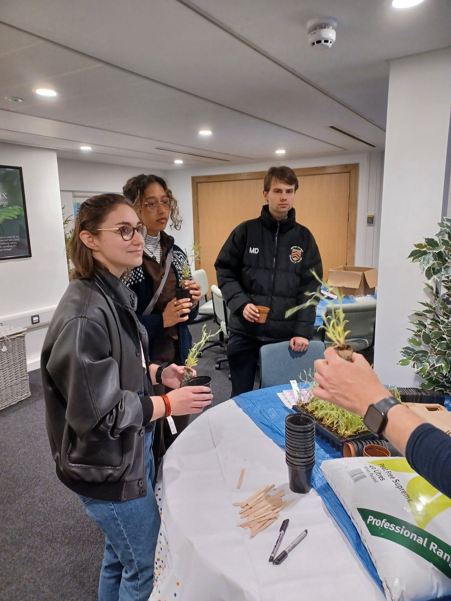 radcliffescilib's tweet photo. We had a great time planting corncockles today in the library! You could say a Blooming Good Time! ๐Thanks to @rhcaseby and @OBGHA for helping to run the event.
#Wellbeing #BloomingGoodTime https://t.co/etYRWapcCy