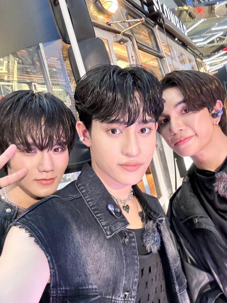 ArtistAplan's tweet photo. มาเจอพวกเราได้แล้วตอนนี้ที่...

Location: Discovery Plaza, G Fl. Siam Discovery
(ลานหน้าห้างสยามดิสคัพเวอรี่)

#AplanartistRoadshow https://t.co/jnXeOiW3nJ