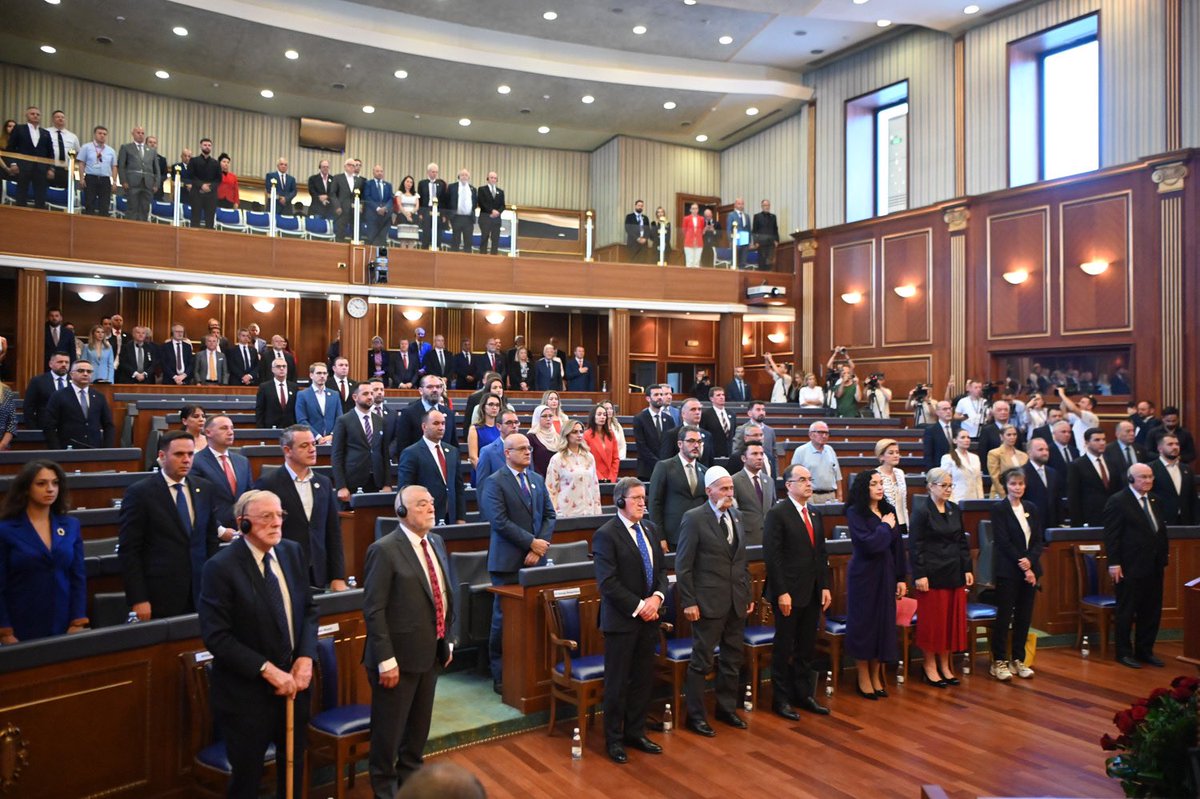 VjosaOsmaniPRKS's tweet photo. On Liberation Day, I addressed our Parliament.

Twenty-five years ago, after decades of oppression and unimaginable suffering, the resilient people of Kosovo, led by the wisdom of President Rugova, the bravery of the Kosovo Liberation Army, and the steadfast support of our allies, finally achieved the freedom they had long fought for.

Today and forever, we remain grateful.

#25VjetLiri
#25YearsOfFreedom
