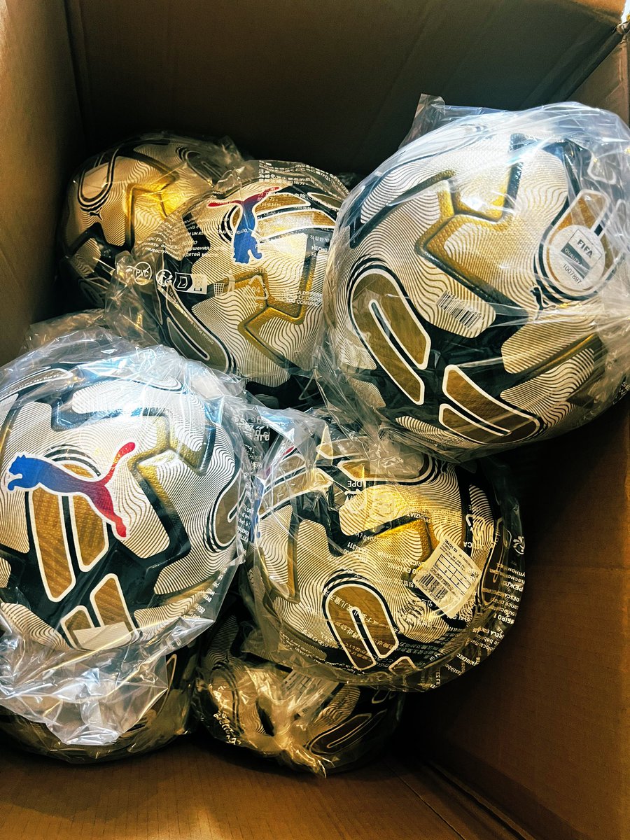 BenHeath2021's tweet photo. Only so many people know this feeling when a box arrives 📦 with Orbita 1 EFL Puma Footballs in it waiting to be pumped up 😍 #SpecialFeeling #CoachesKnow #LetsGo https://t.co/MqjbK2XfLL