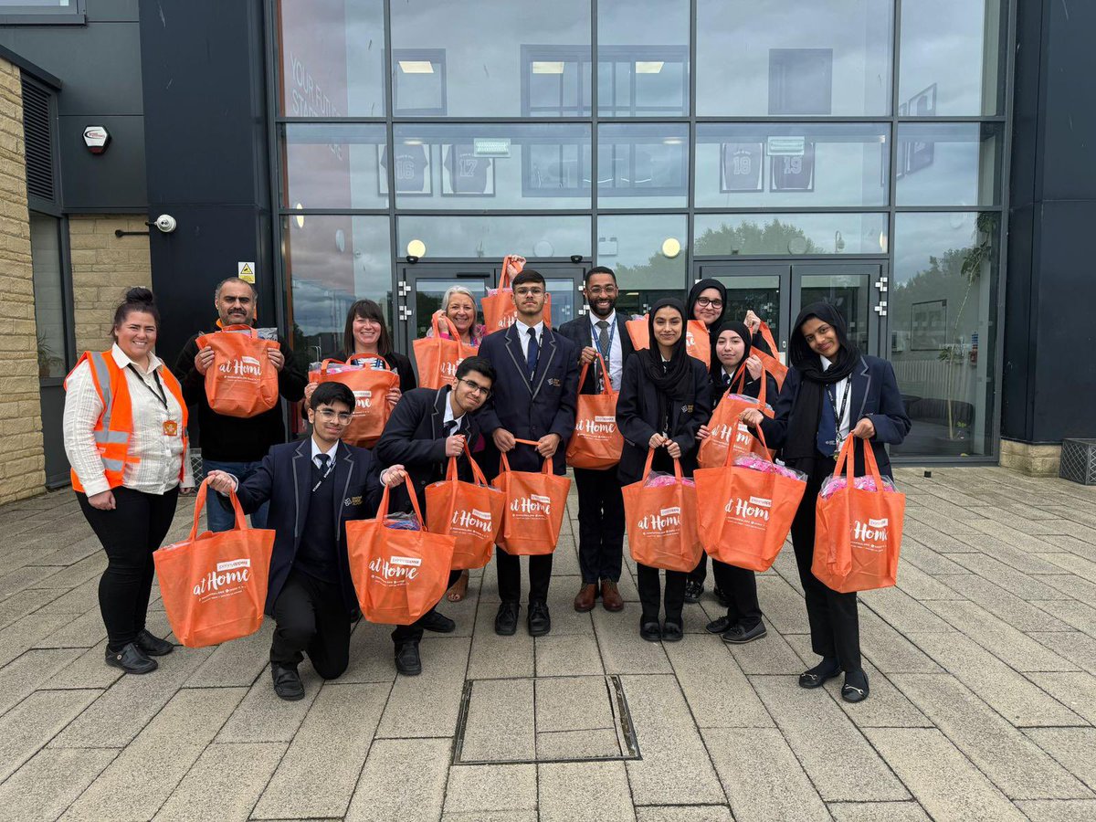 DixonsKings's tweet photo. Thanks so much to @pennyappeal for generous donations to families in the school during Eid. Great civility shown by those handing them out. https://t.co/B2xSZtN5zs