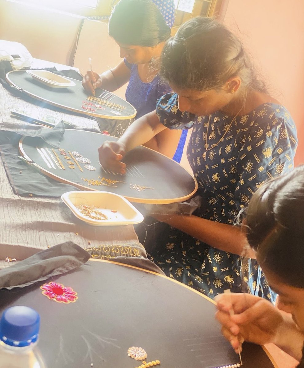 vavuniyafa's tweet photo. Join our Aari Work class
Admission open

+94 (70) 273 7696
+94 (76) 260 2426

#vavuniya #srilanka #srilankadaily #aariworkclass
#nochchimoddai #tamil #tamilgirls #aariwork #aariworx #aariworkclassesopen #jaffna #trinco #makeworx #cakeworx https://t.co/DCGfkkKwcb