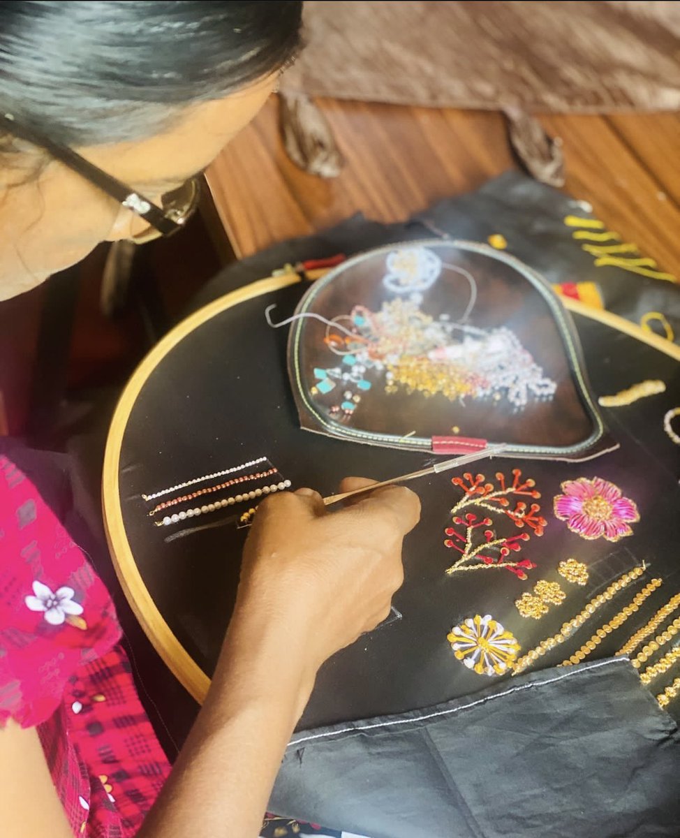 vavuniyafa's tweet photo. Join our Aari Work class
Admission open

+94 (70) 273 7696
+94 (76) 260 2426

#vavuniya #srilanka #srilankadaily #aariworkclass
#nochchimoddai #tamil #tamilgirls #aariwork #aariworx #aariworkclassesopen #jaffna #trinco #makeworx #cakeworx https://t.co/DCGfkkKwcb