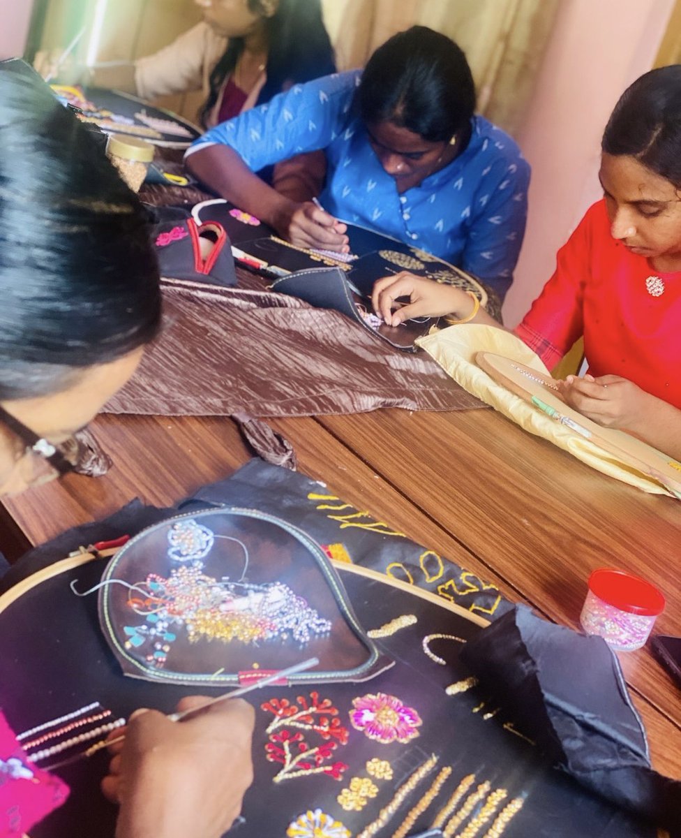 vavuniyafa's tweet photo. Join our Aari Work class
Admission open

+94 (70) 273 7696
+94 (76) 260 2426

#vavuniya #srilanka #srilankadaily #aariworkclass
#nochchimoddai #tamil #tamilgirls #aariwork #aariworx #aariworkclassesopen #jaffna #trinco #makeworx #cakeworx https://t.co/DCGfkkKwcb