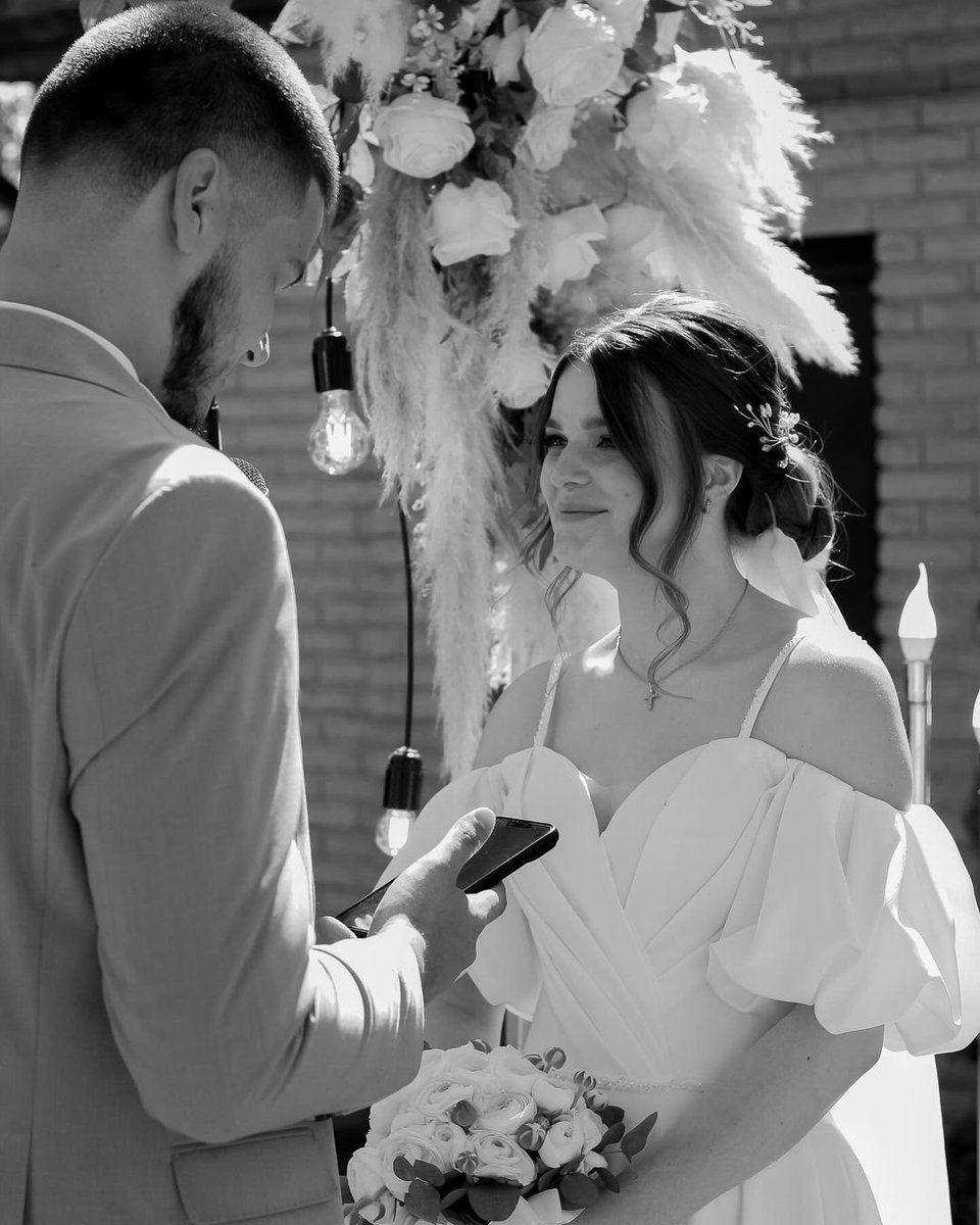 Faber_She_lly's tweet photo. Thrilled to share a glimpse of the magical moments captured at Sarah and Mark's wedding! Each frame tells a story of love, joy, and cherished memories. Can't wait to unveil more soon! 💍📸 #WeddingPhotography #LoveStory https://t.co/soPVO6Ar6N