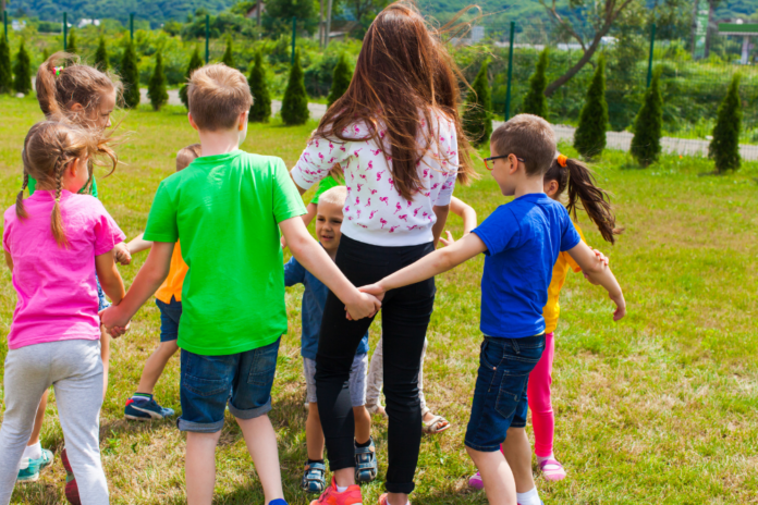 FPSOMC's tweet photo. Apoyo a la #FamiliaMédica en #verano: ayudas para campamentos 🏕️ y respiro para cuidadores 🦽

#FPSOMC

https://t.co/yY4NY3wehs https://t.co/oIcAFsAYA3