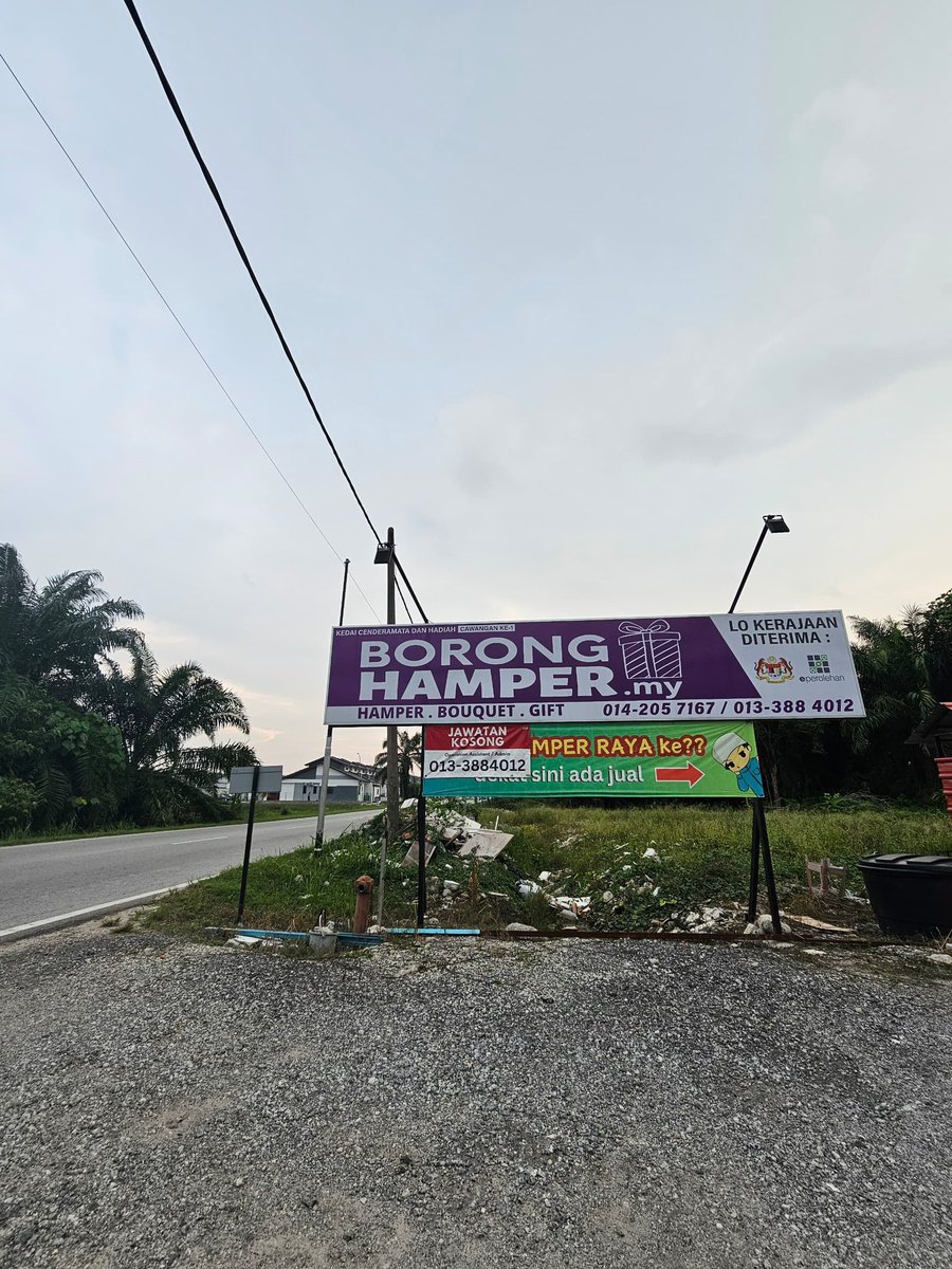 ketengahketepi's tweet photo. Haritu bina gelabah gila nak cari hadiah untuk event company, nohhhh sekali ada rupanya kedai yg jual hampers ready made mcm ni?? Korang walkin pastu pilih pilih je gaisss. Malas sangat lalamove pun boleh! Tempat kt jalan kebun shah alam jee ☝🏻

📍waze: Borong Hamper, Telok Panglima Garang