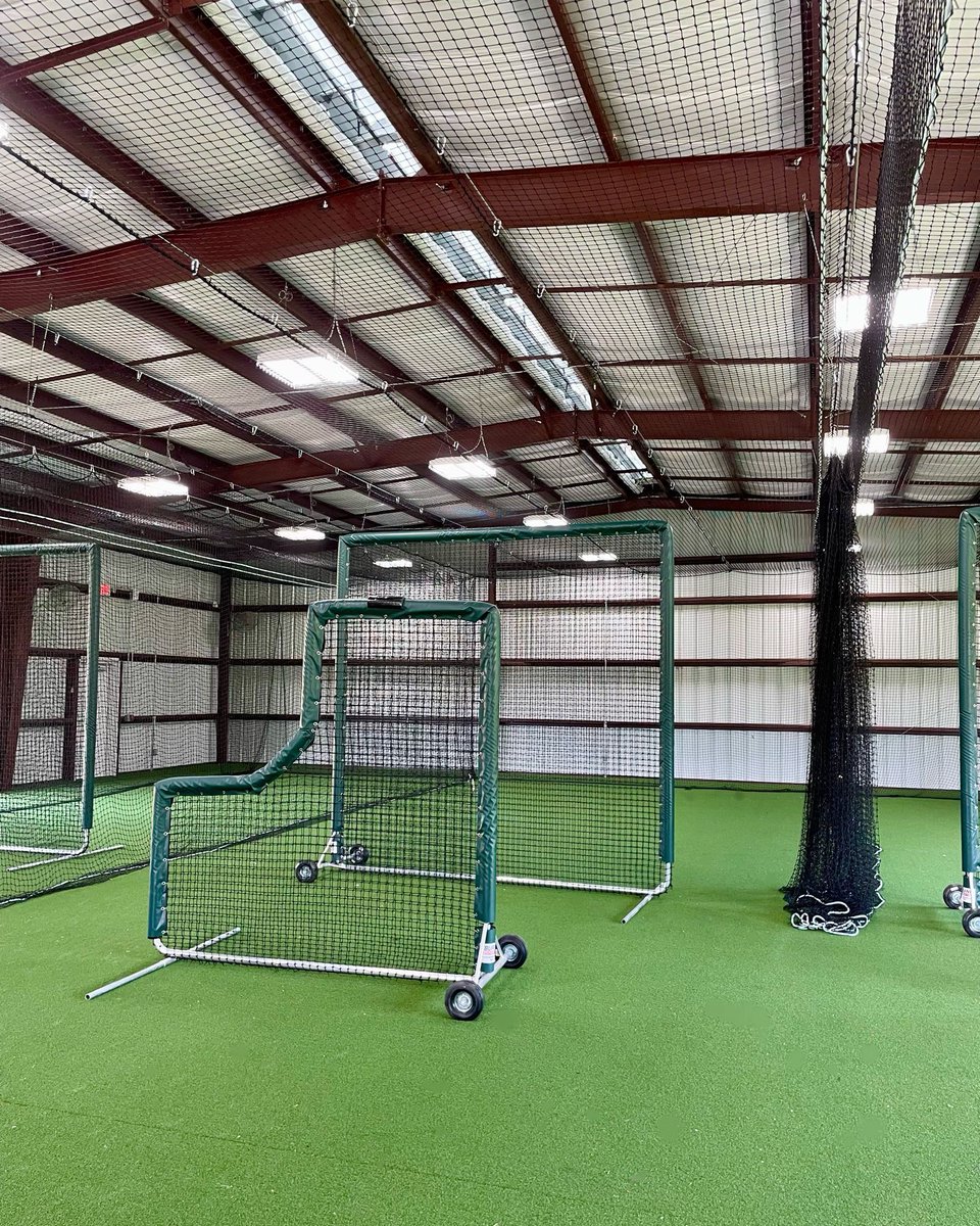BurbankSportNet's tweet image. #AnotherBurbankNet went up at Fleming Island High School!🌟🦅

Indoor hitting facilities are the way to go for #BattingPractice in the Florida heat!

@FIEagleSports

#MadeInTheUSA #BattingCage #BarrierNetting #ProtectiveNetting #SportsNets #BaseballSeason #BaseballPractice