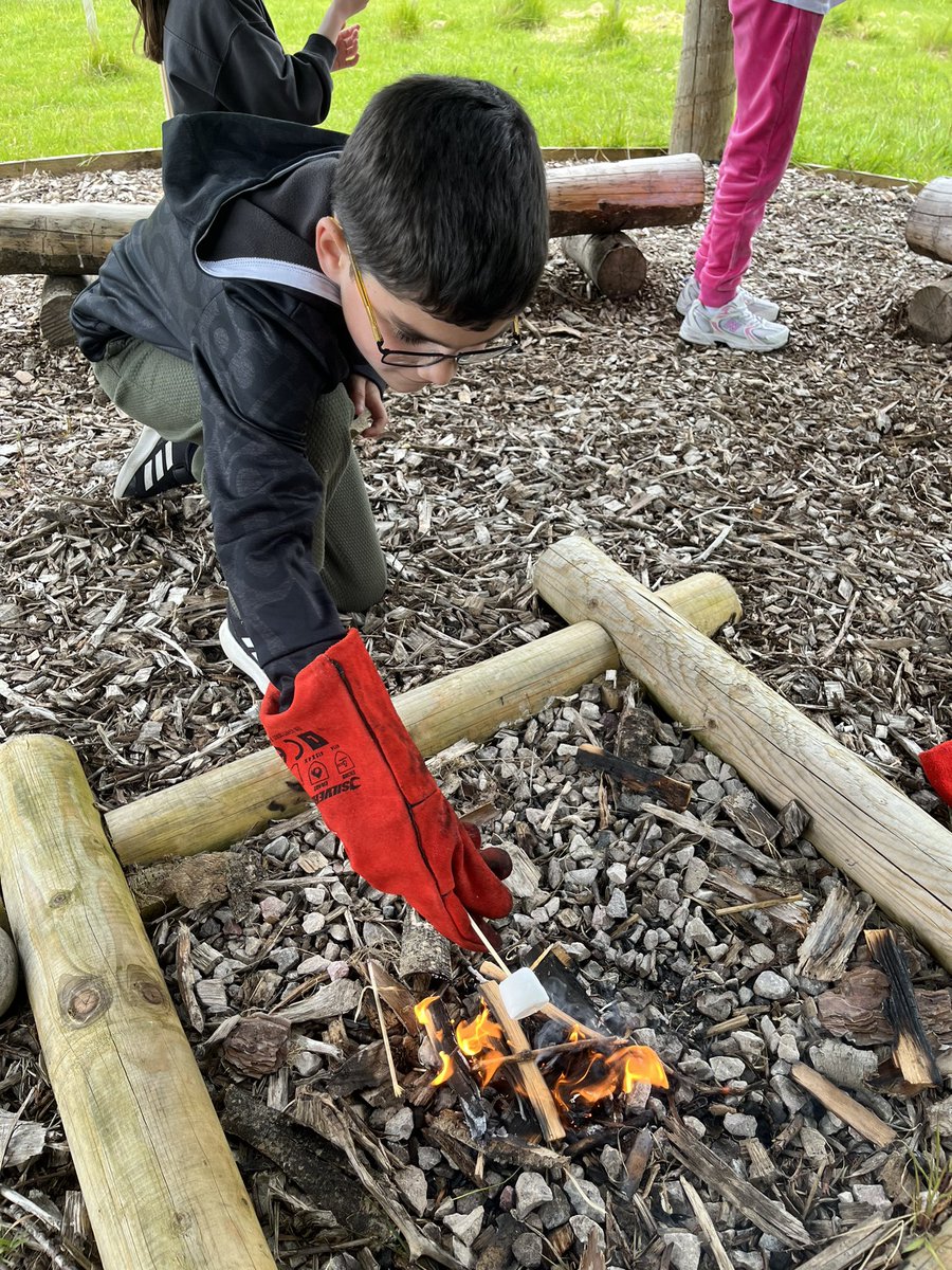 FSOLOC's tweet photo. Year 4 toasting marshmallows 🔥… https://t.co/ibSccY3rl1