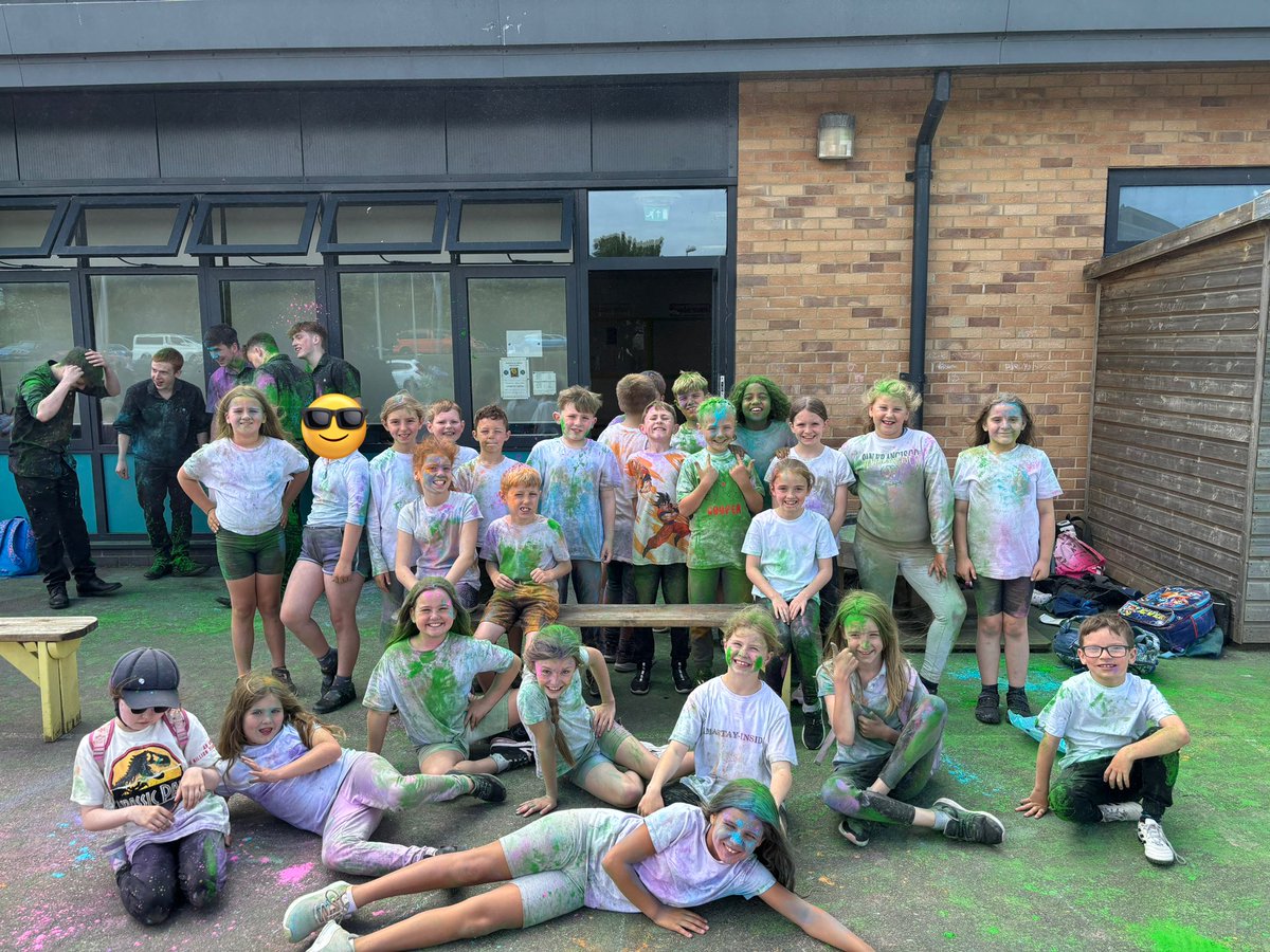 Ras Liwgar 🌈🎨

Colour Run 🌈🎨