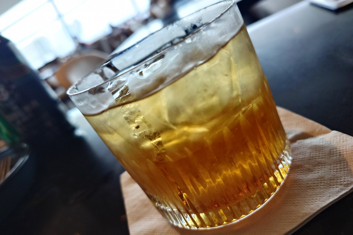 flying_drunkard's tweet photo. ・Don Lockwood
シグネチャーカクテル🍸
バーボンとアイラウイスキーベース
全体的にかてぇー🥴
#SOHOLOUNGE #アメリカン航空 #ブリティッシュエアウェイズ #ワンワールド #JFK #ニューヨーク #海外旅行 https://t.co/k7PIDhgY2h