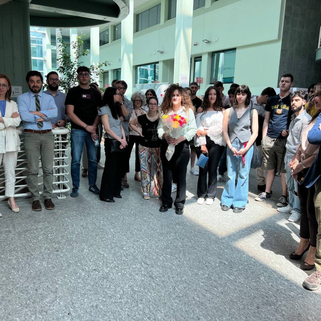 📸✨ Oggi si è tenuta la Cerimonia di intitolazione dell'aula "Noemi Pace" presso l'Aula 15 del Polo "G. D'Annunzio".

Durante la cerimonia, è stata svelata la targa commemorativa alla presenza del Rettore Dino Mastrocola e della Professoressa Francesca Fausta Gallo.