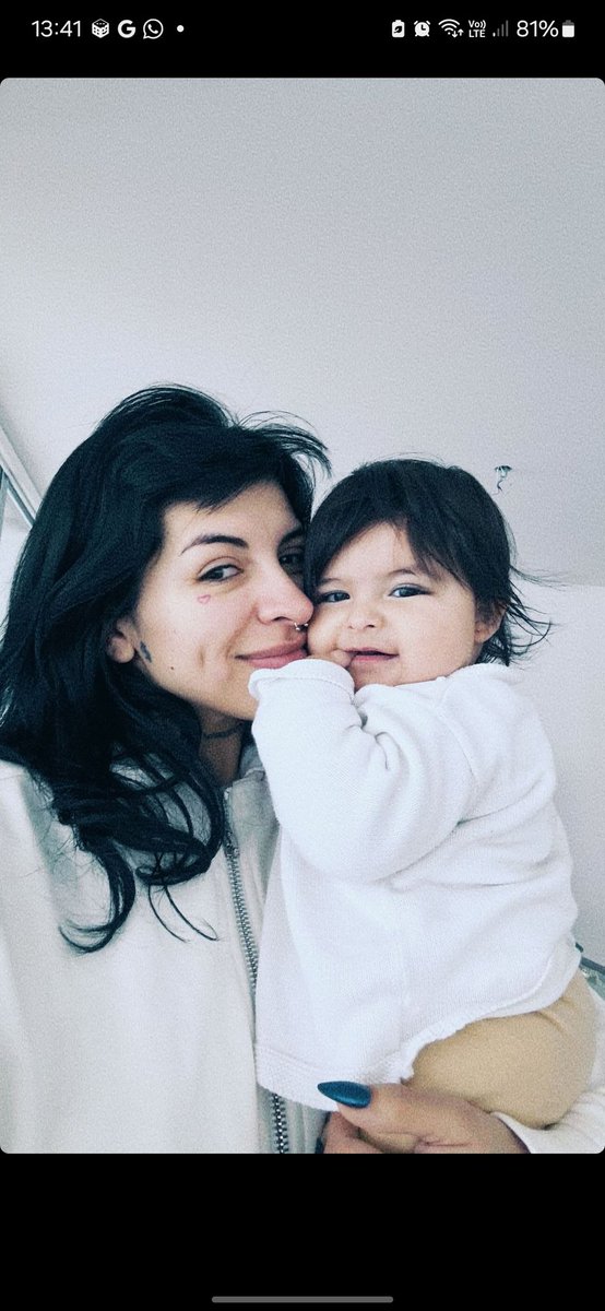 abruuacuna's tweet photo. ✨️VIVAMOS Y DEJEMOS VIVIR DICE CAZZU✨️, una madre fuerte y hermosa, reina segui así que no se te caiga la corona 💖 https://t.co/EtbRn6fkSv
