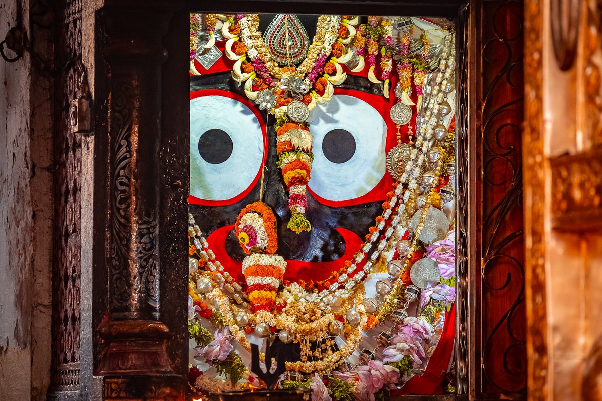 OdiaSpiritual's tweet photo. ଖୋଲିବ ଶ୍ରୀମନ୍ଦିର ଚାରିଦ୍ବାର। ନୂତନ ସରକାରଙ୍କ ପ୍ରଥମ ନିଷ୍ପତ୍ତି । ଆସନ୍ତାକାଲି ଶ୍ରୀମନ୍ଦିରରେ ମହାପ୍ରଭୁ ଶ୍ରୀଜଗନ୍ନାଥଙ୍କ ମଙ୍ଗଳ ଆଳତି ପରେ ସମସ୍ତ ମନ୍ତ୍ରୀ ଉପସ୍ଥିତ ରହି ଭକ୍ତମାନଙ୍କ ପାଇଁ ଚାରିଦ୍ୱାର ଖୋଲାଯିବ।... ଜୟ ଜଗନ୍ନାଥ ମହାପ୍ରଭୁ🙏 #Spiritualknowledgeodia #JayJagannath @MohanMajhiBJP https://t.co/hQJfTpC3nv