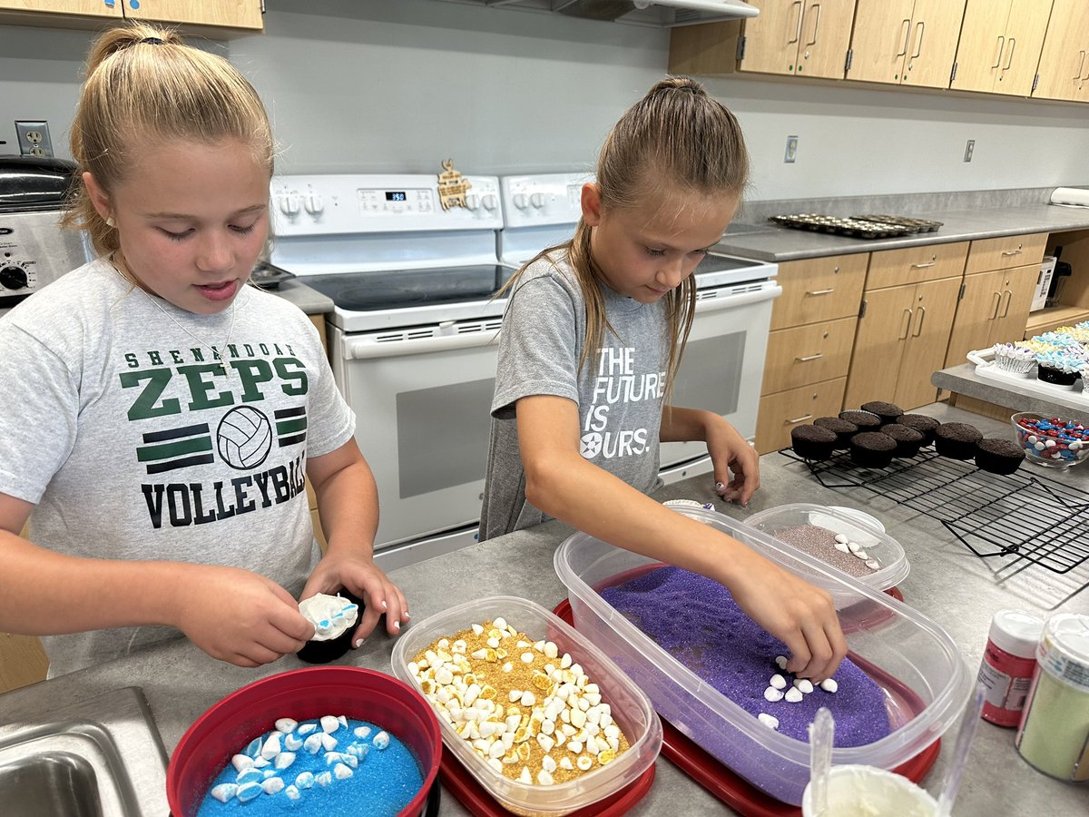 zeps_fcs's tweet photo. A couple of incoming 5th graders joined us in the test kitchen today to prep for Art on the Square. And as always they were exceptional! #gozeps https://t.co/SgcZOMSrvD