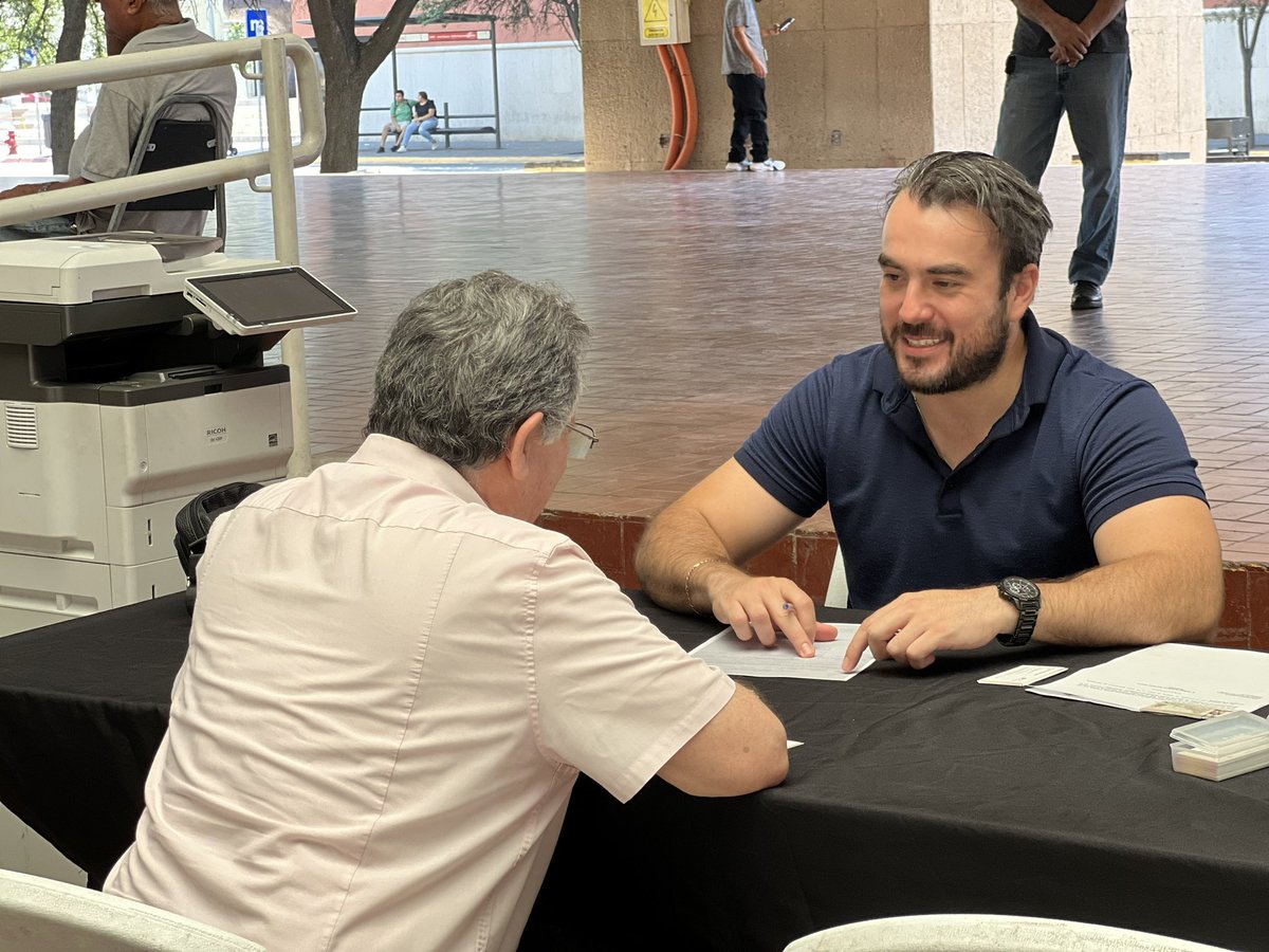 El Regidor Rubén Salinas, ya se encuentra en los bajos del Palacio Municipal de Monterrey atendiendo a los ciudadanos que se están dando cita en el #MiércolesCiudadano
Recuerda que aquí puedes tramitar de manera directa cualquier solicitud en las dependencias del municipio.