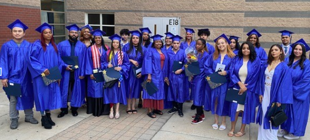 _rodriguezj6's tweet photo. Adult Learning Celebrated their graduates last night at Lawrence High School, 43 earned High School Equivalency and 43 became US Citizens. https://t.co/bdtn3kSCx5